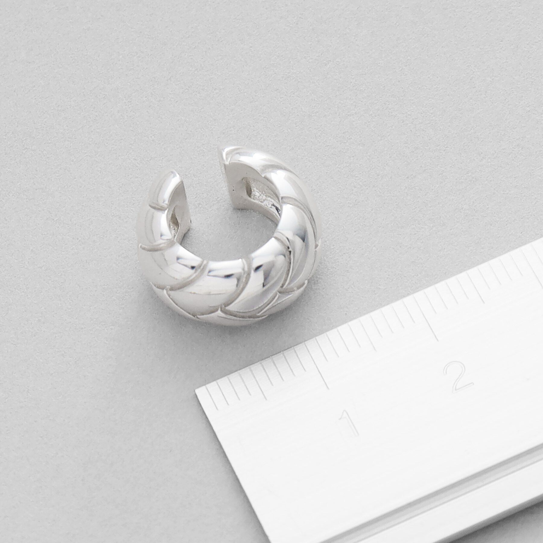 COCOSHNIK ONKITSCH「シルバー ブリックモチーフ イヤーカフ」|イヤリング|