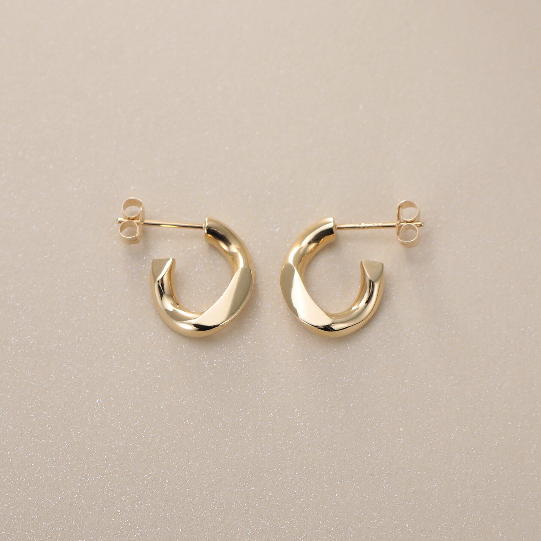 COCOSHNIK「K10キヘイモチーフ スタッドピアス」|ピアス|