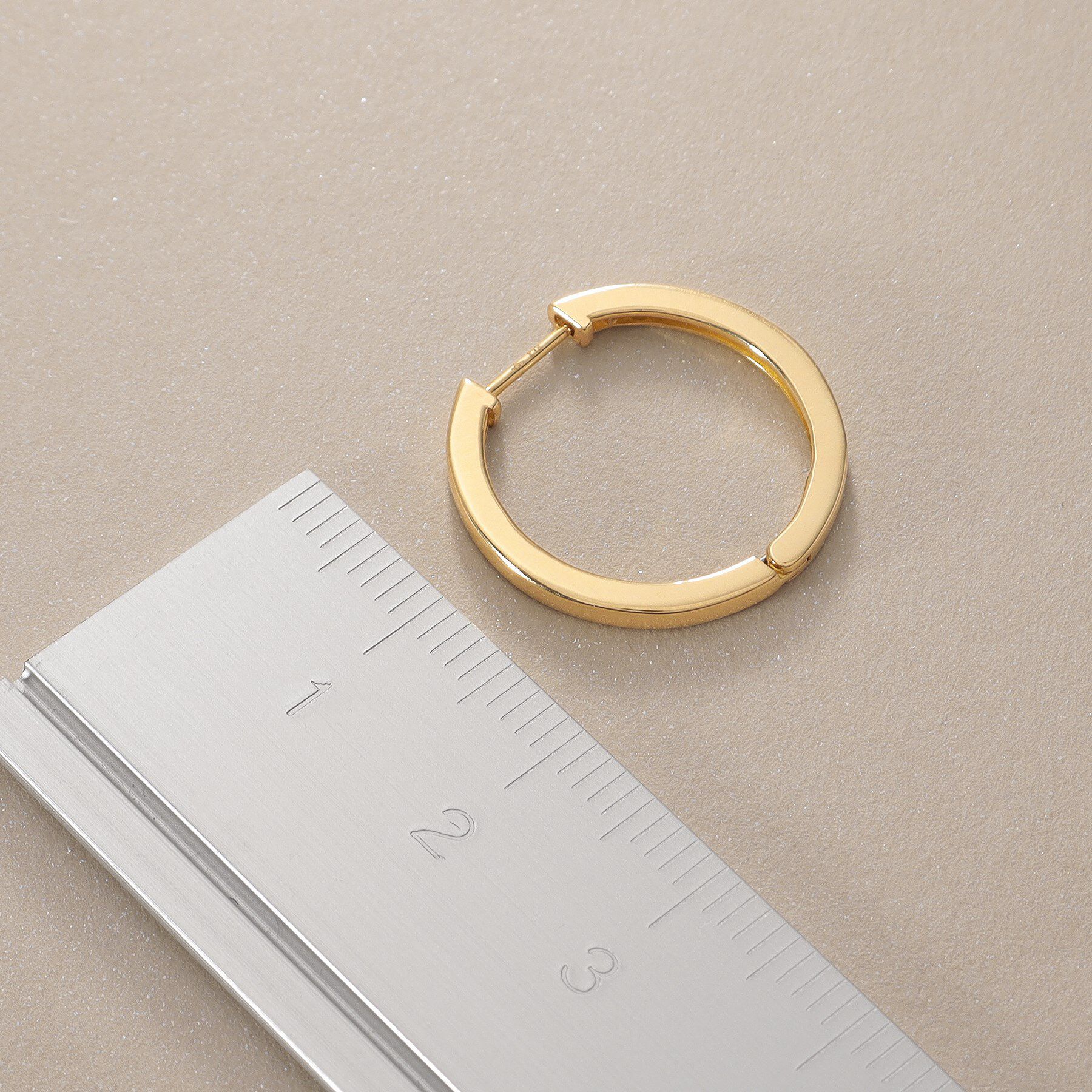 COCOSHNIK「K10平打ちフープ ワンタッチピアス」|ピアス|