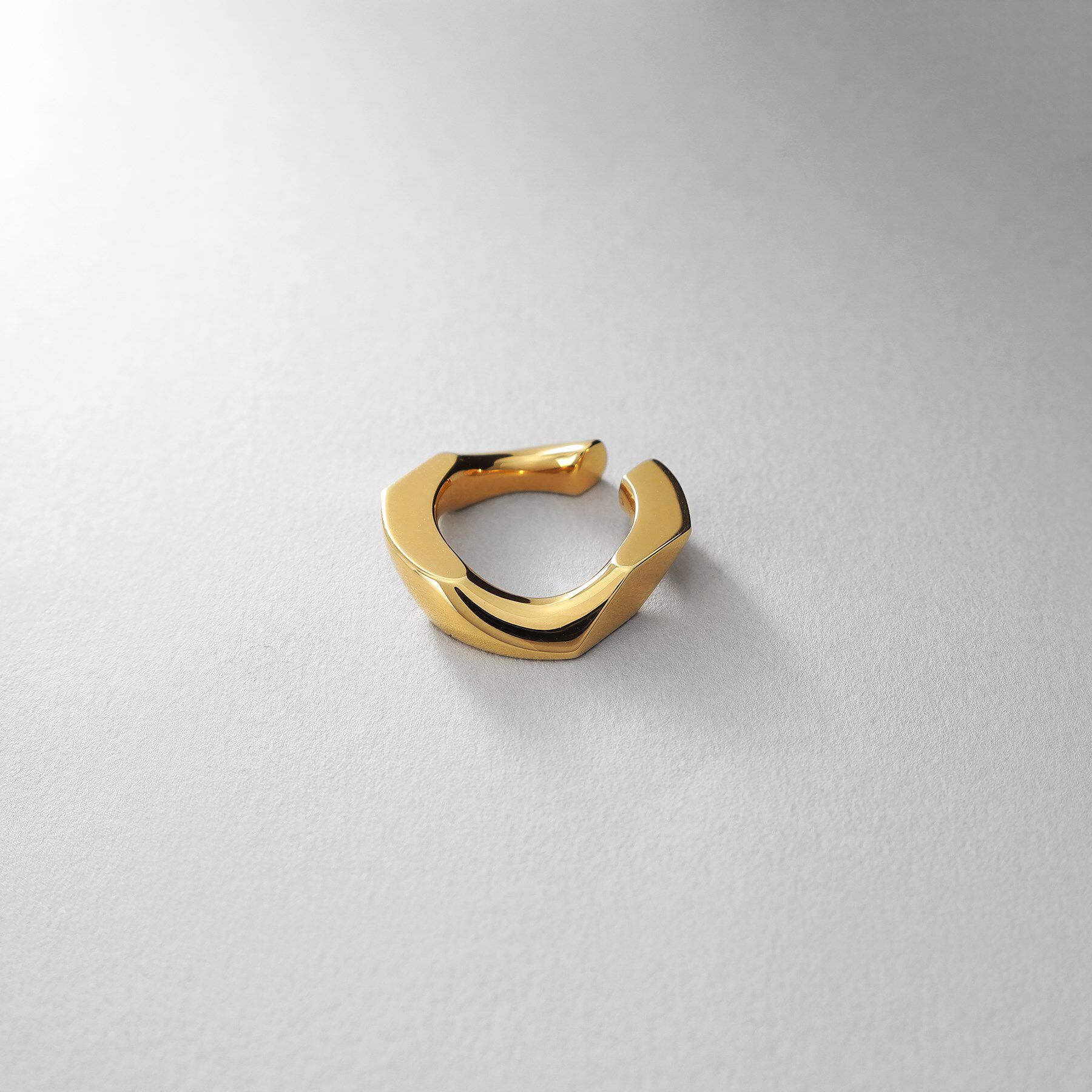 COCOSHNIK ONKITSCH「シルバー カーブチェーンモチーフイヤカフ GP」|イヤリング|