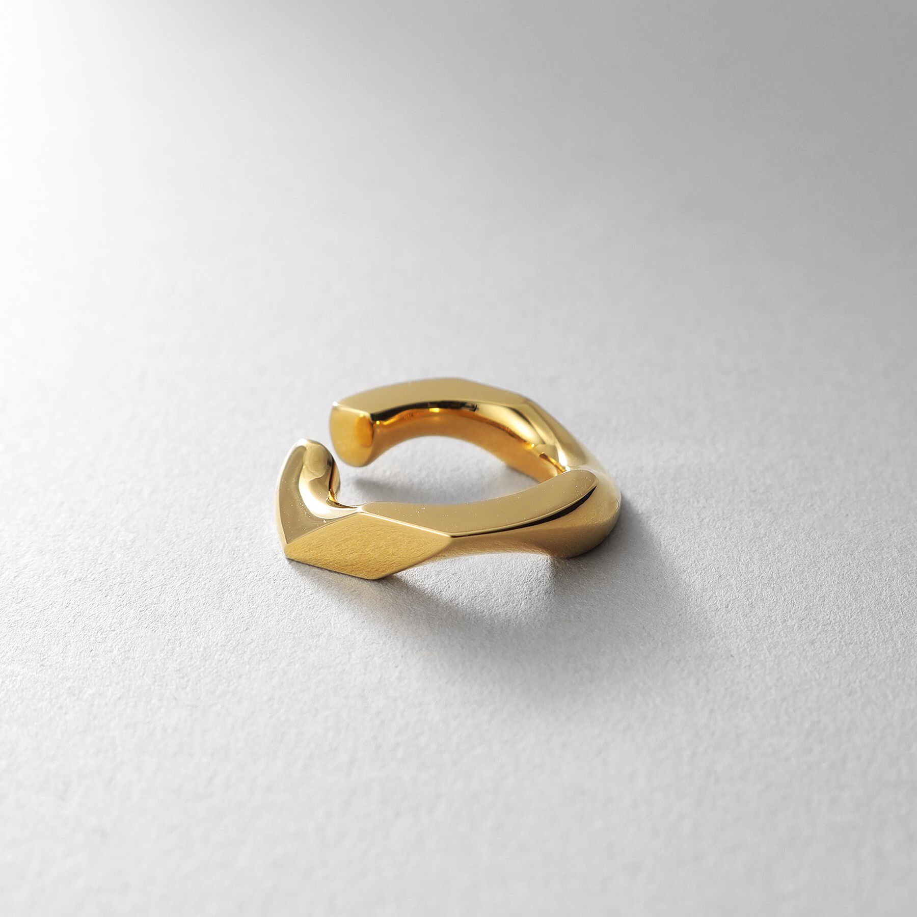 COCOSHNIK ONKITSCH「シルバー カーブチェーンモチーフイヤカフ GP」|イヤリング|