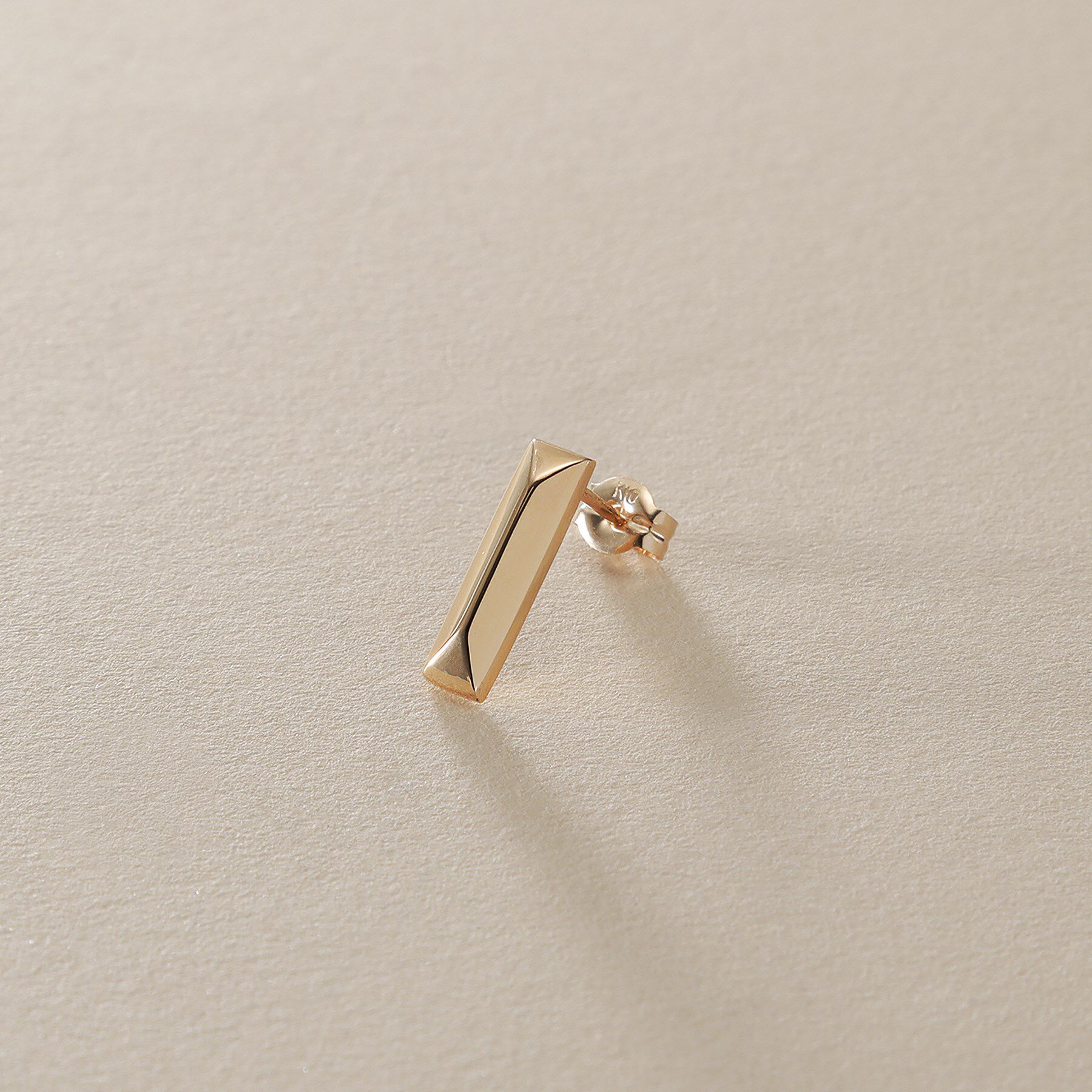 COCOSHNIK「K10中空レクタングルピラミッド スタッドピアス」|ピアス|