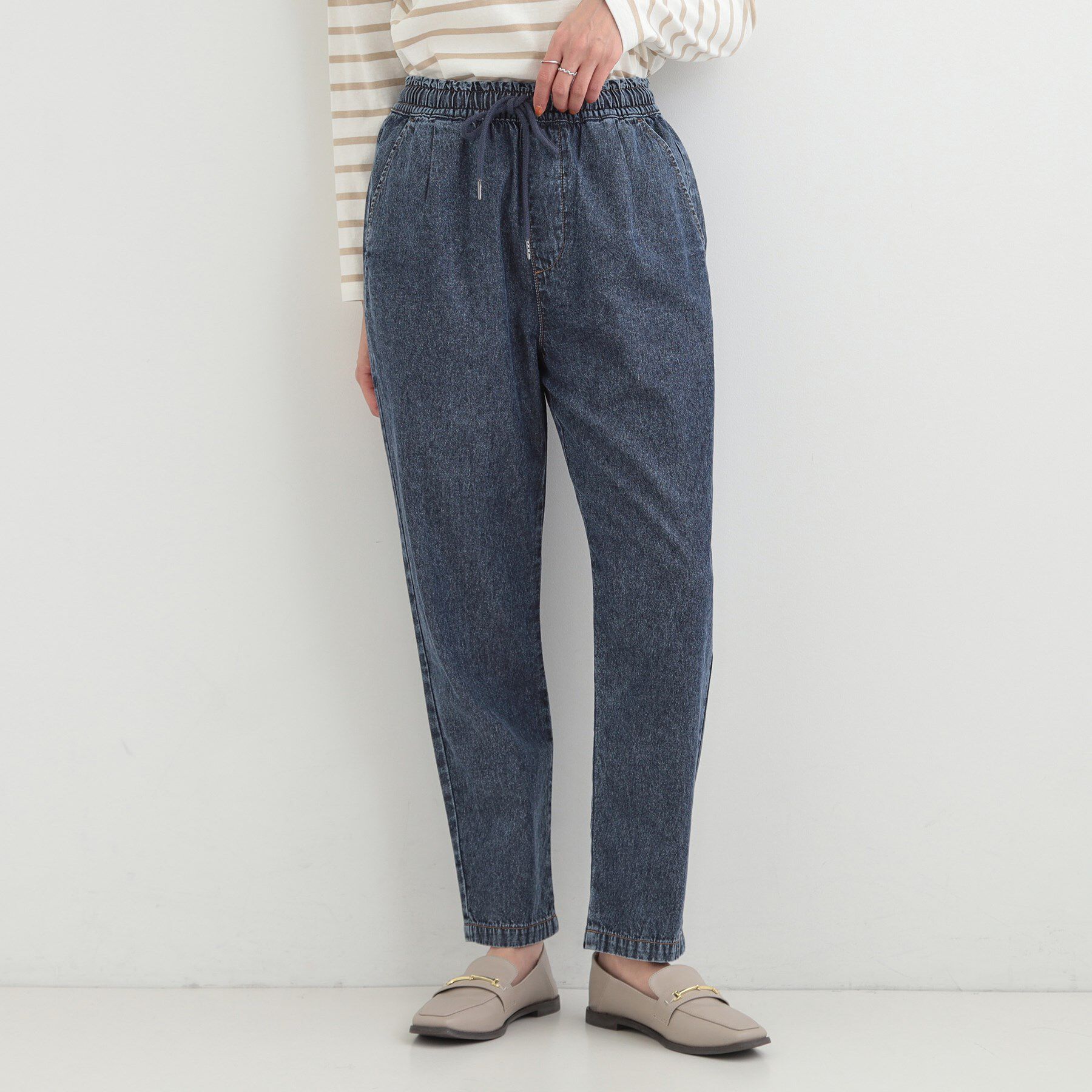 SHOO･LA･RUE「【ライトオンスデニム/S-LL】らくらく イージーデニムテーパードパンツ」|デニム|