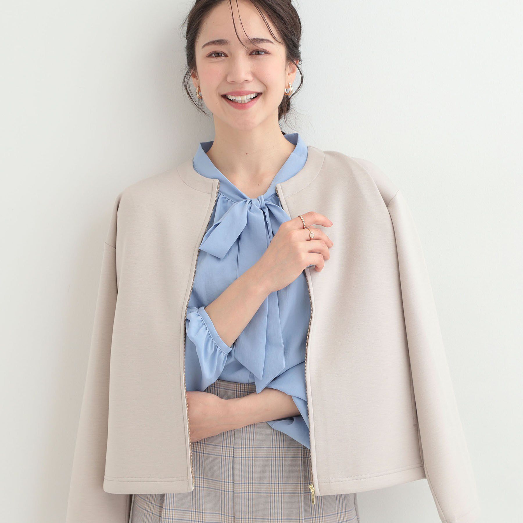 SHOO･LA･RUE「【セットアップ可能／S－LL／なめらかタッチ】ノーカラージップブルゾン」|ブルゾン・スタジャン|グレージュ(050)