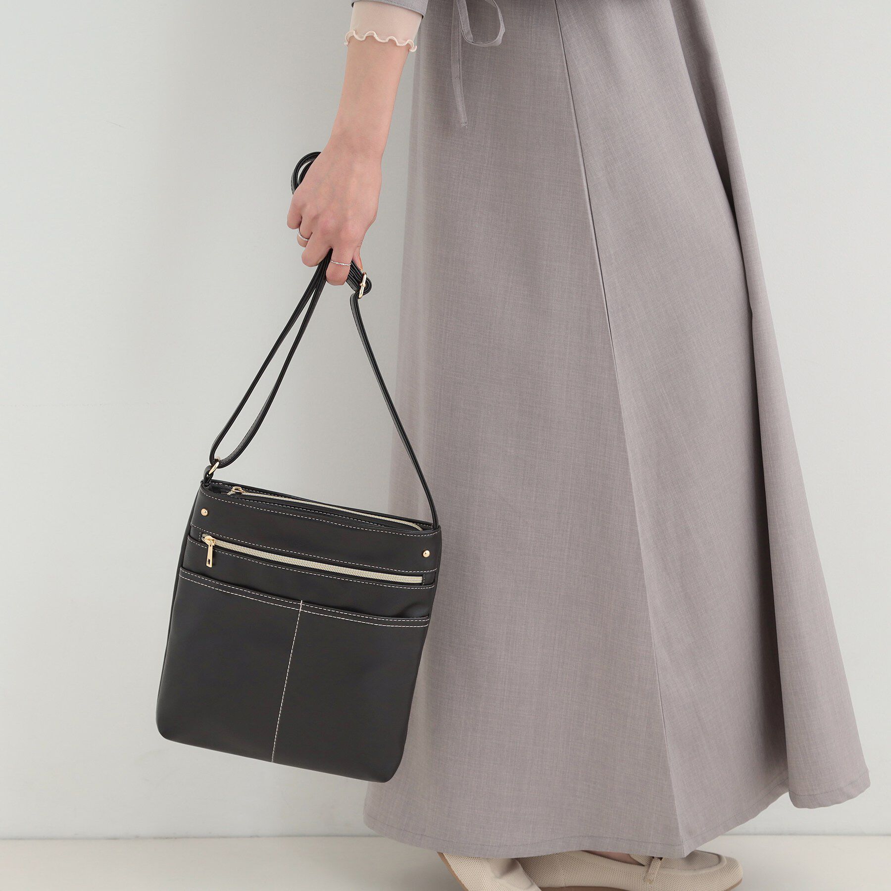 SHOO･LA･RUE「ボディフィット8ポケットショルダーバッグ」|ショルダー・メッセンジャー|
