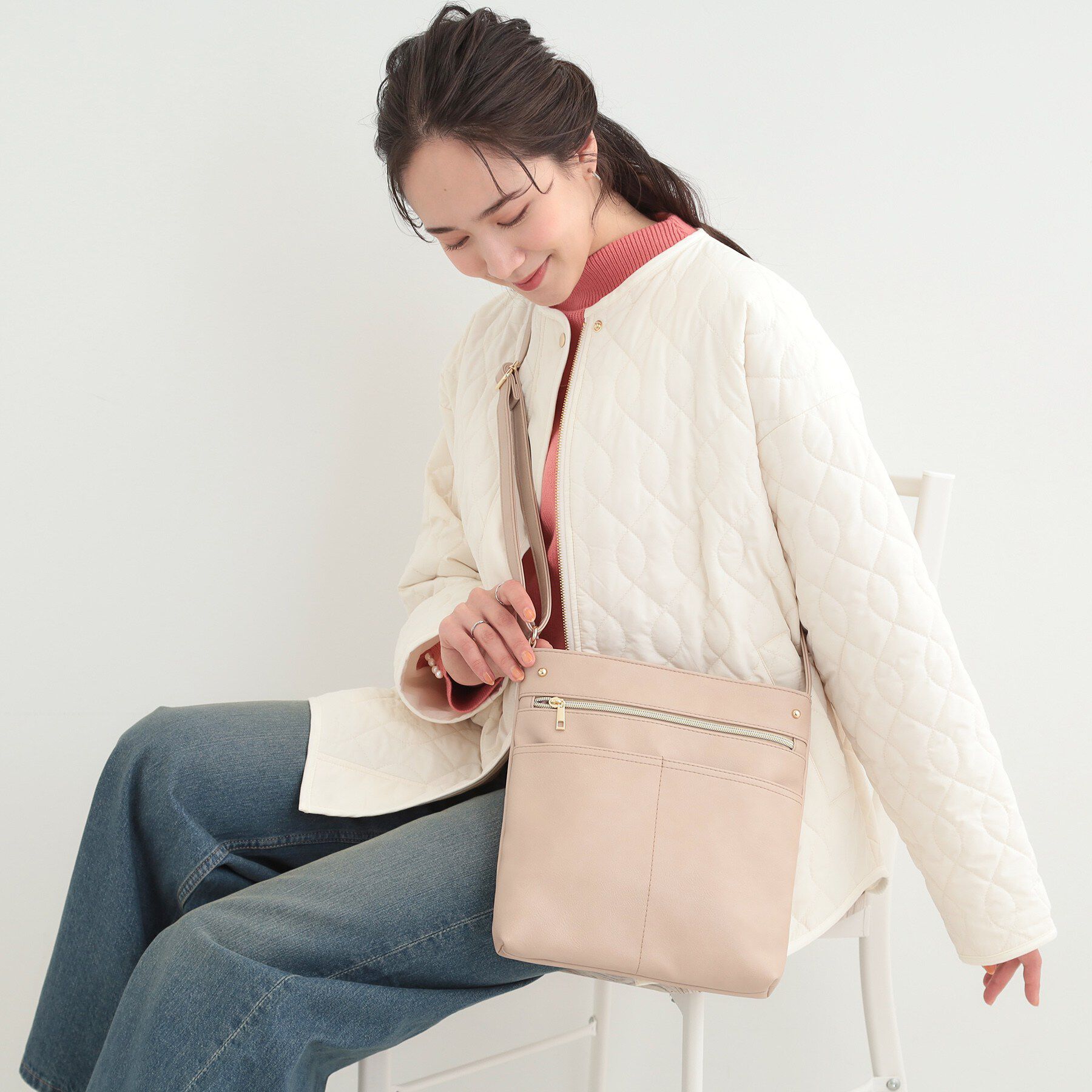 SHOO･LA･RUE「ボディフィット8ポケットショルダーバッグ」|ショルダー・メッセンジャー|ベージュ(052)