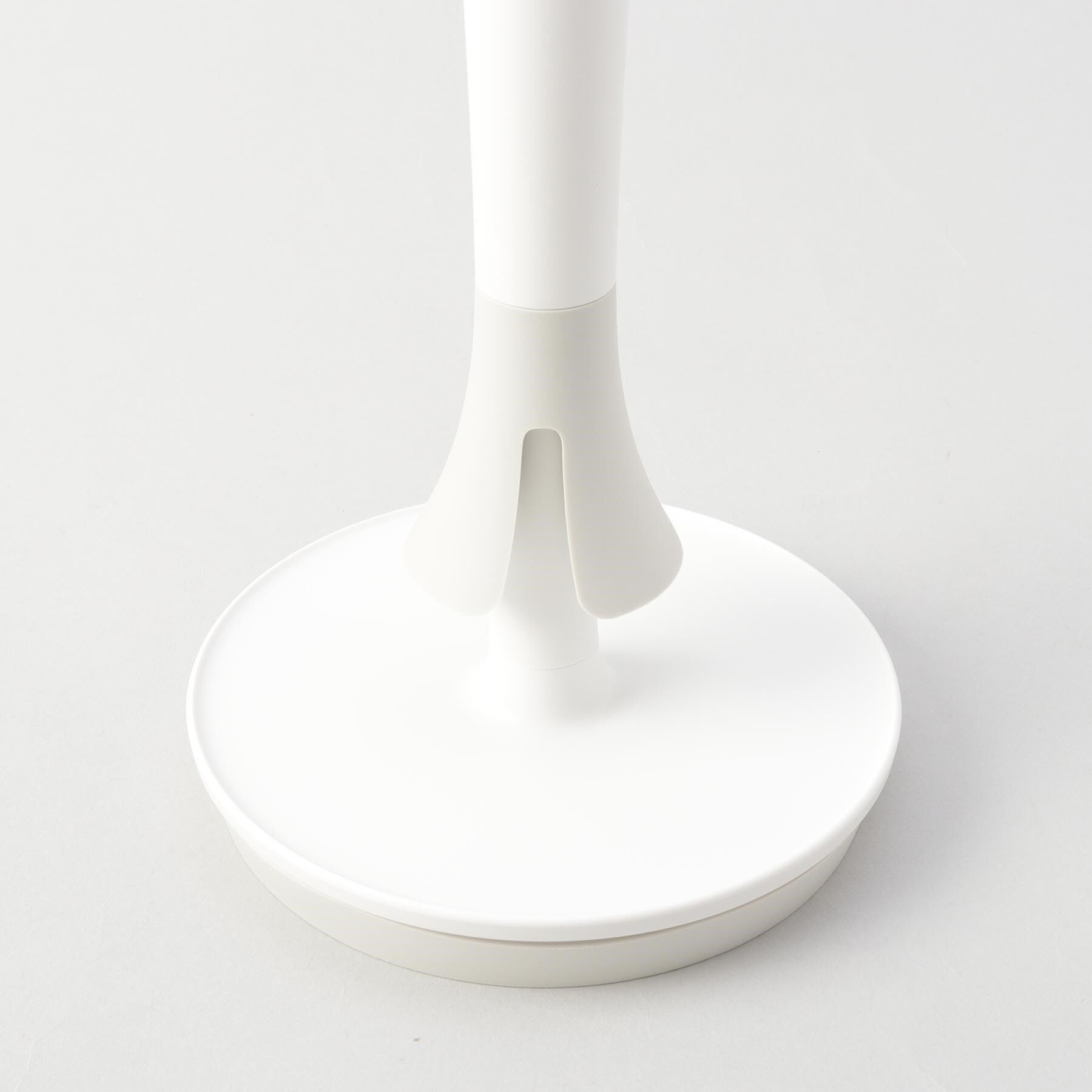 212 KITCHEN STORE「キッチンペーパーホルダーL WH ＜marna マーナ＞」|食器・キッチングッズ|