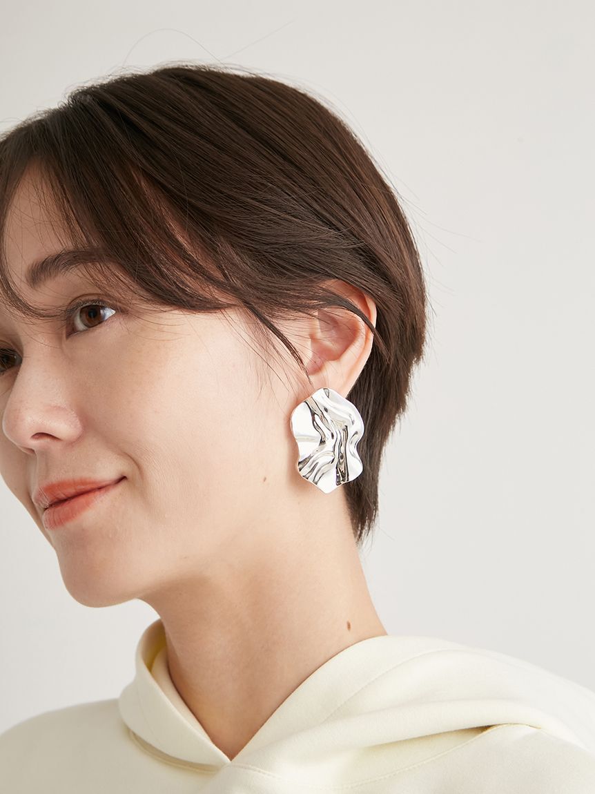 emmi atelier「【IPSA/emmi】ウェーブプレートピアス」|ピアス|