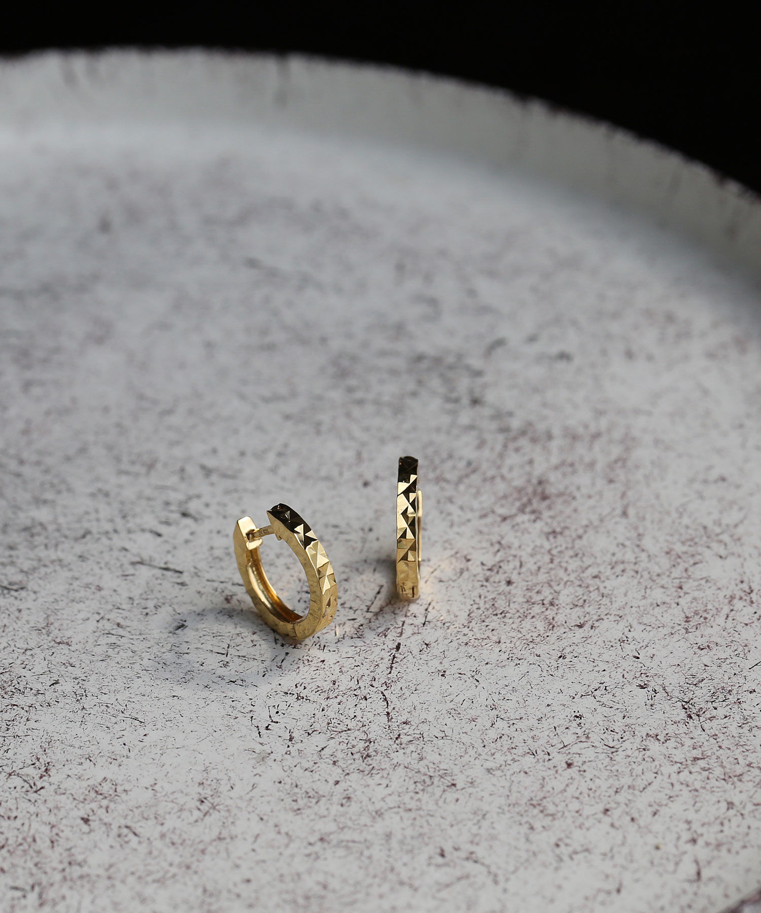 colleca la「[silver925]ミラーカット フープピアス〈金属アレルギー対応〉」|ピアス|ゴールド