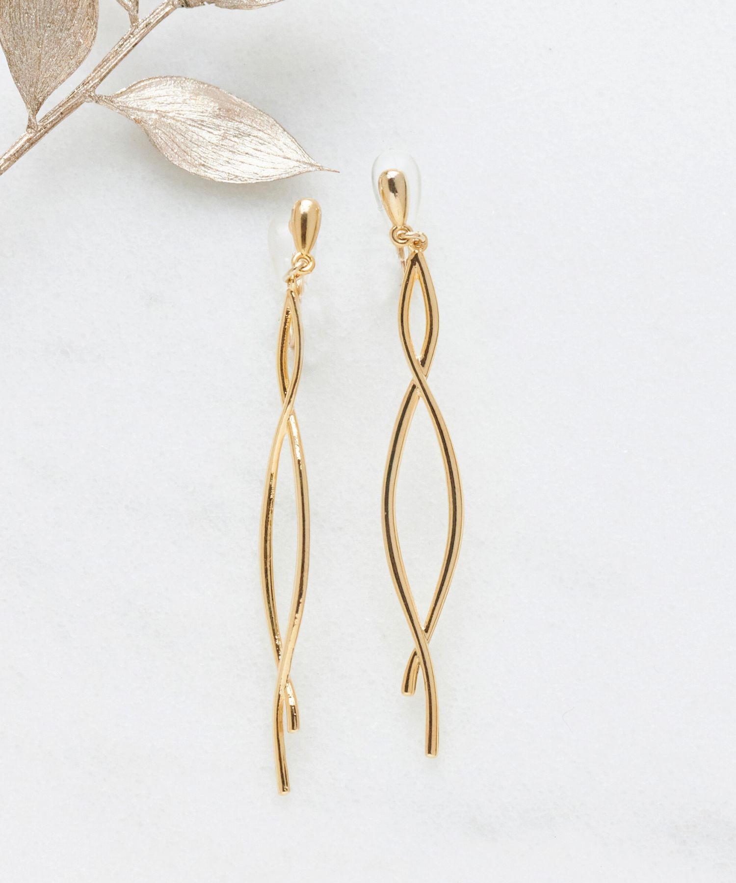 Phoebe「【金属アレルギー対応】【痛くないシリーズ】スウィングクリスタルループフィットイヤリング　ゴールド」|イヤリング|