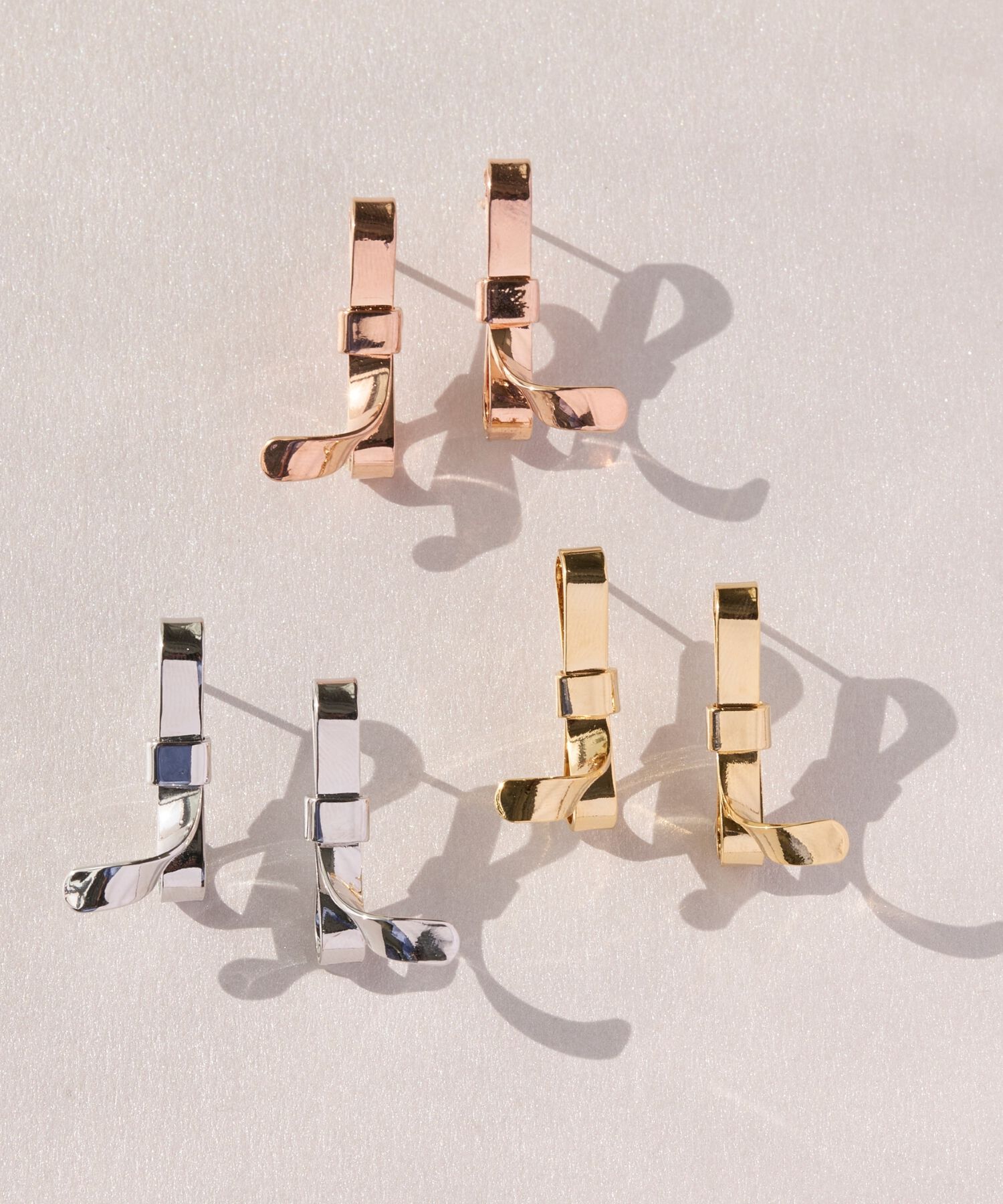 Phoebe「ニュアンスリボンピアス　シルバー」|ピアス|