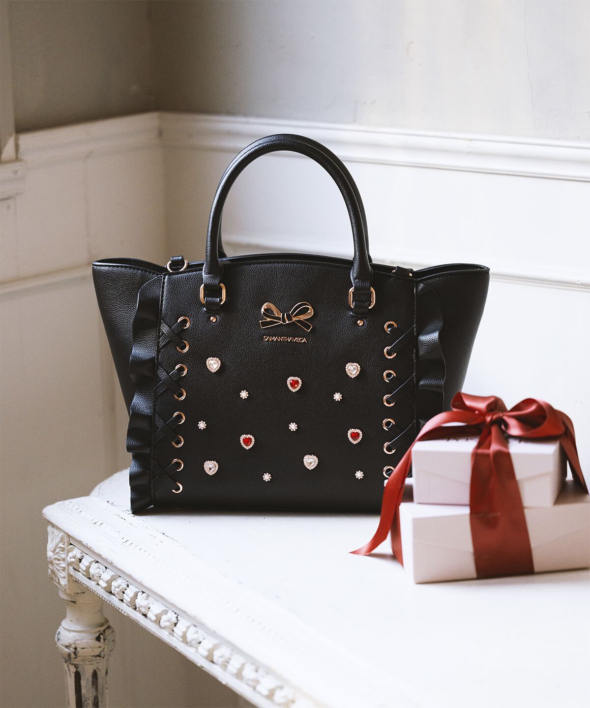 Samantha Vega「レースアップハートビジューフラッタ―(小)」|ハンドバッグ|