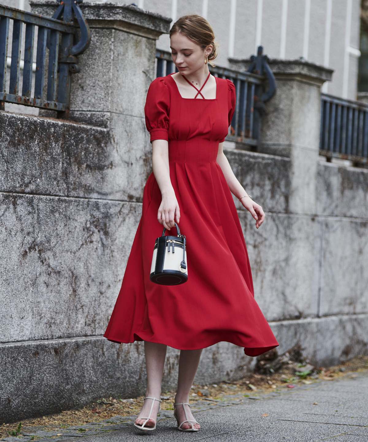 アンドクチュール「ウエストタックホルターリボン半袖ワンピース」|ワンピース|