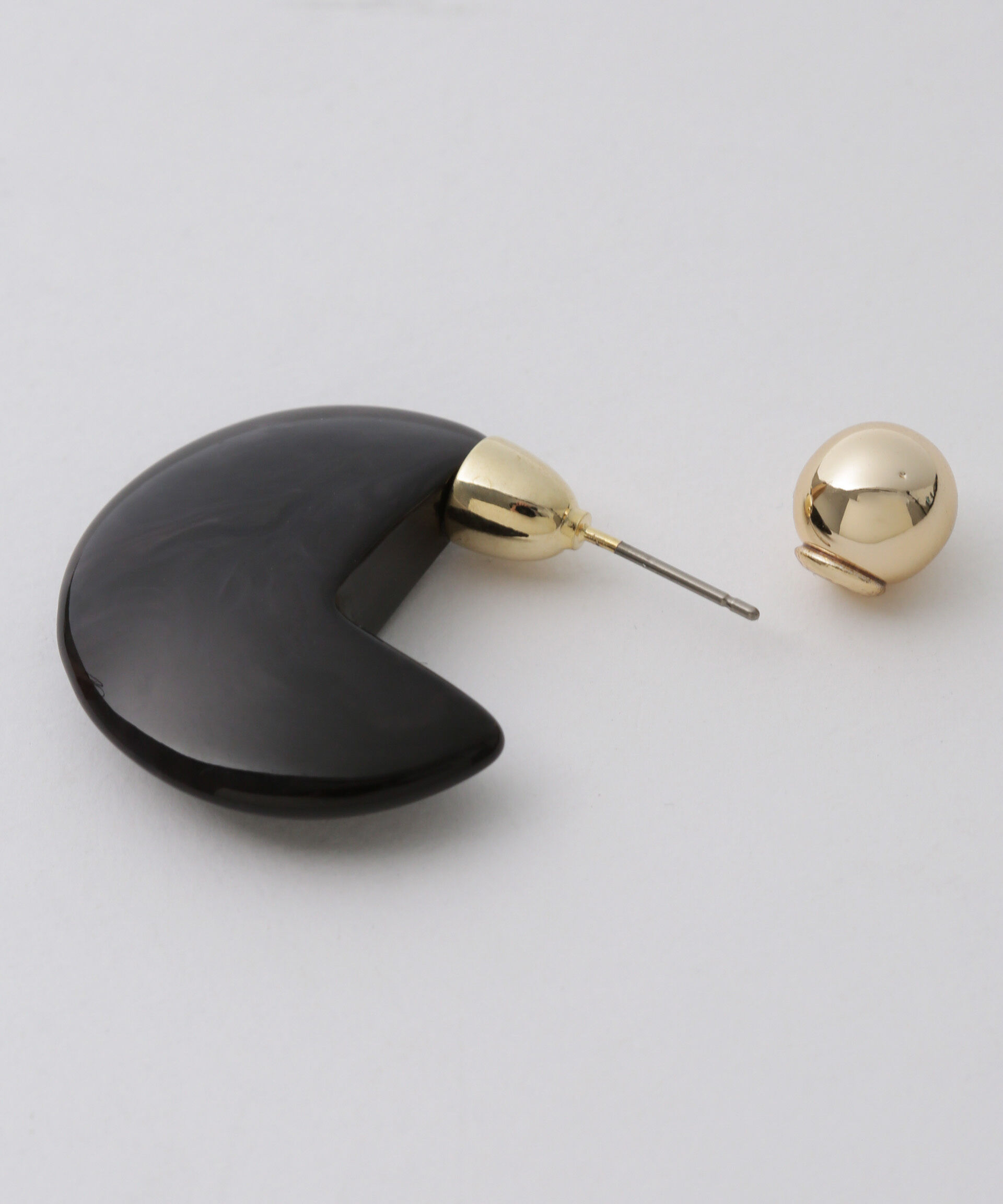 nano･universe「マーブルラウンドピアス」|ピアス|