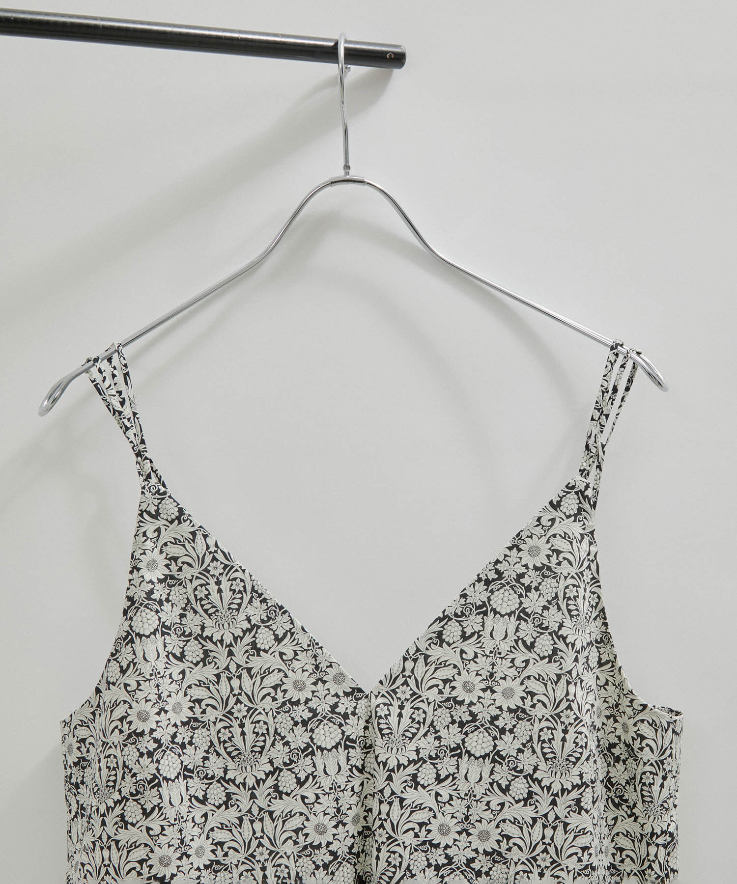 SALON adam et rope'「【LIBERTY】【セットアップ対応・洗える】リバティプリントバックスリットキャミソール」|キャミソール|