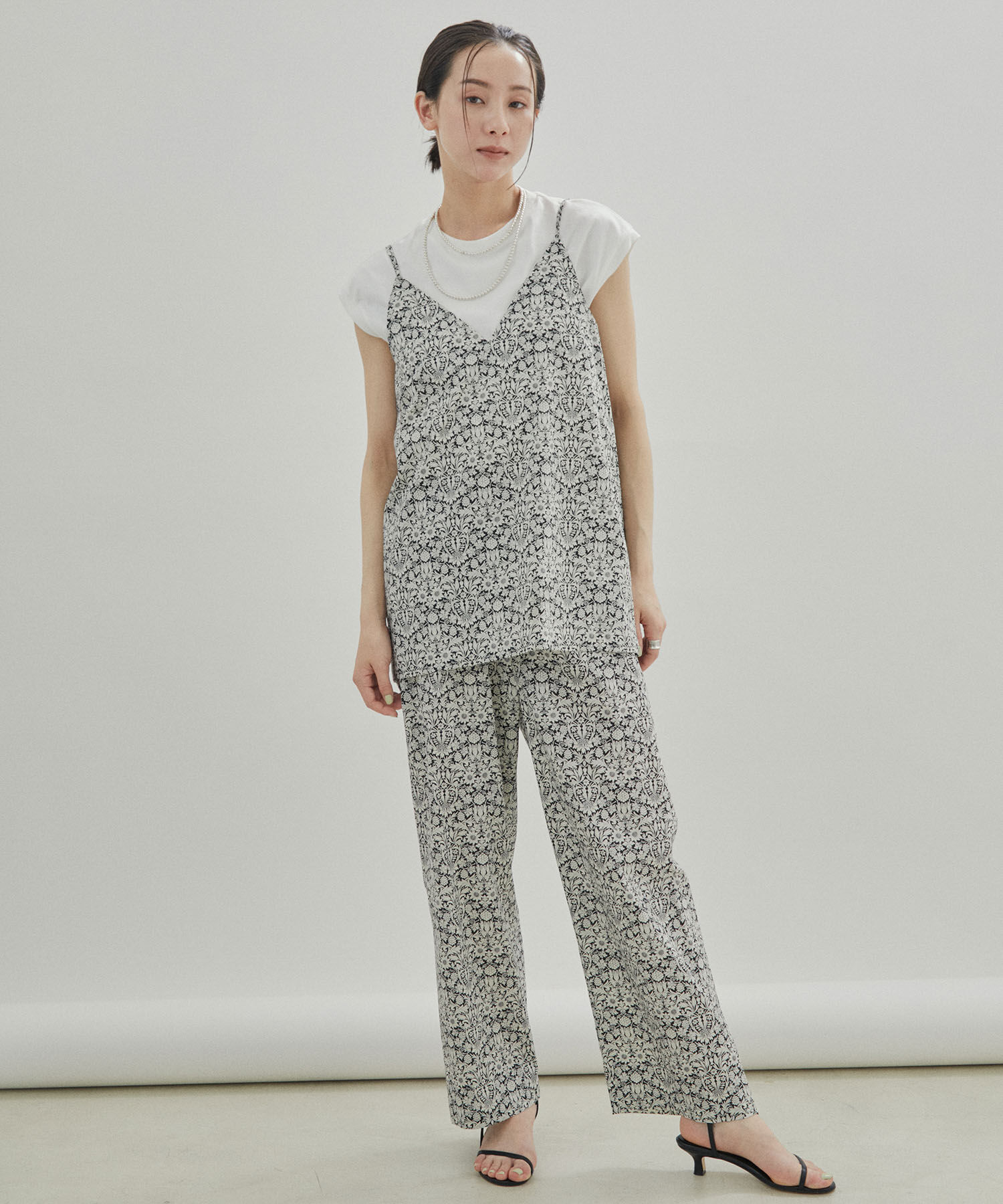 SALON adam et rope'「【LIBERTY】【セットアップ対応・洗える】リバティプリントバックスリットキャミソール」|キャミソール|