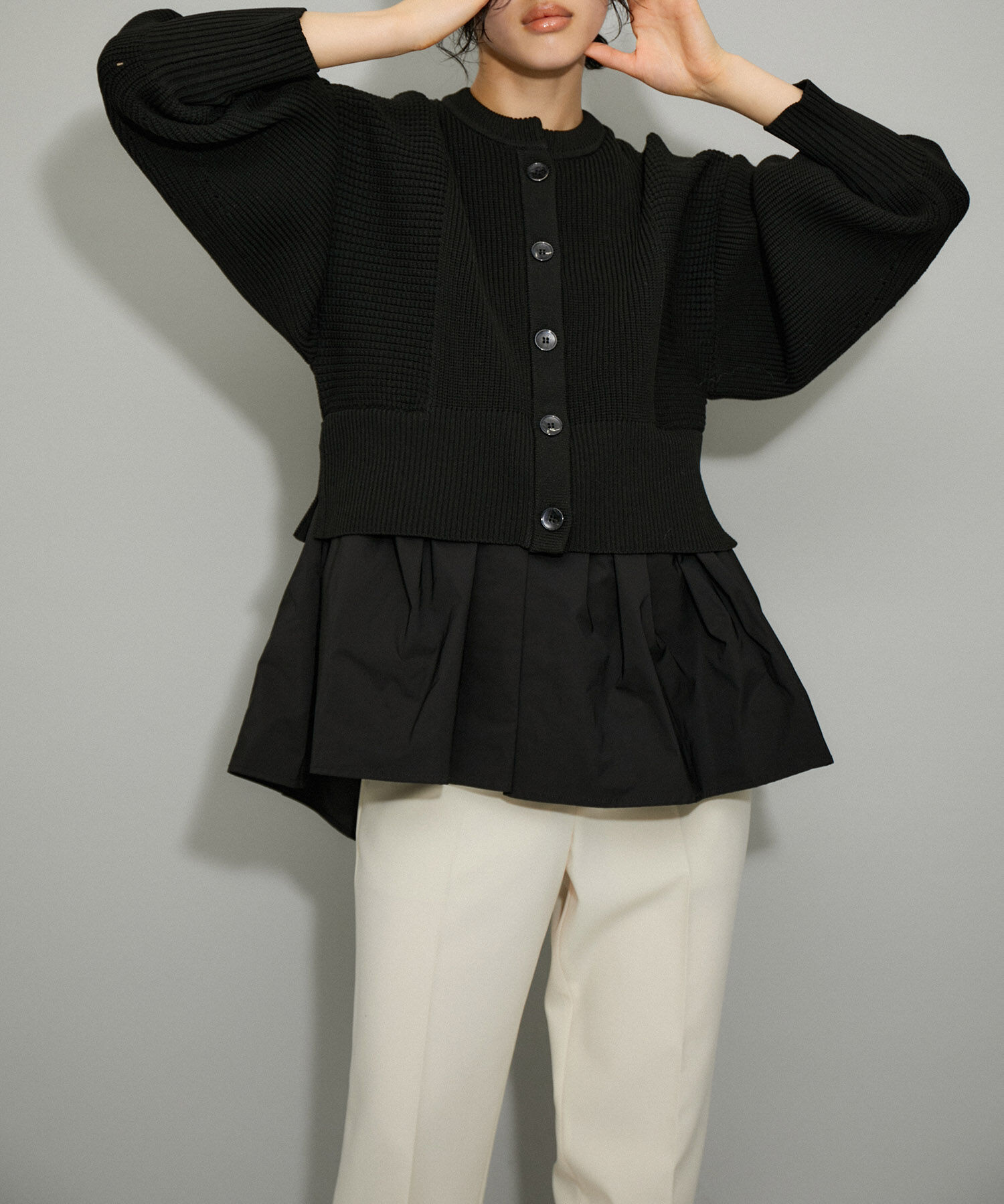 ADAM ET ROPE'「【サステナブル・WEB限定】ペプラムコンビニットカーディガン」|カーディガン|ブラック(01)