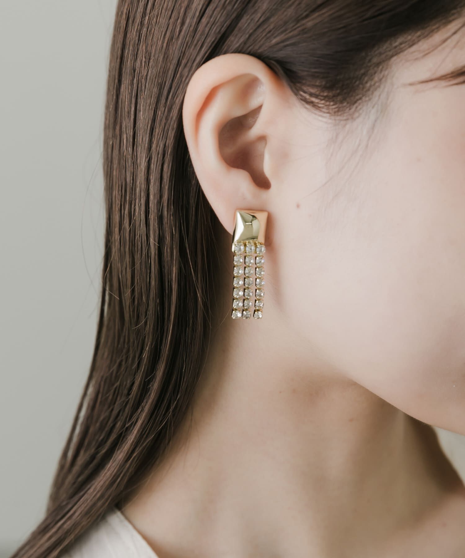 SMELLY「メタルスクエアビジューチェーンイヤリング」|イヤリング|