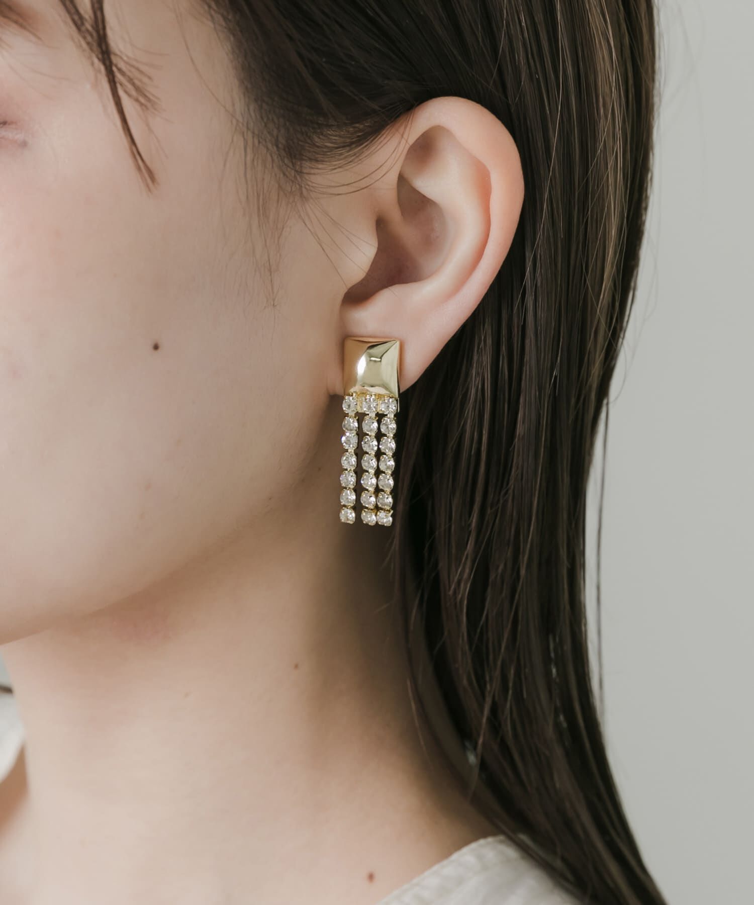 SMELLY「メタルスクエアビジューチェーンイヤリング」|イヤリング|