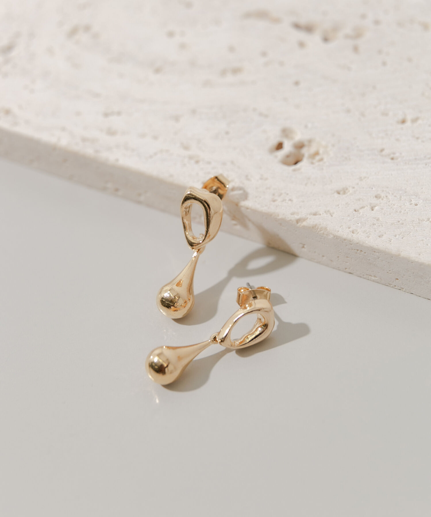 SMELLY「ニュアンスメタルサークルドロップピアス」|ピアス|