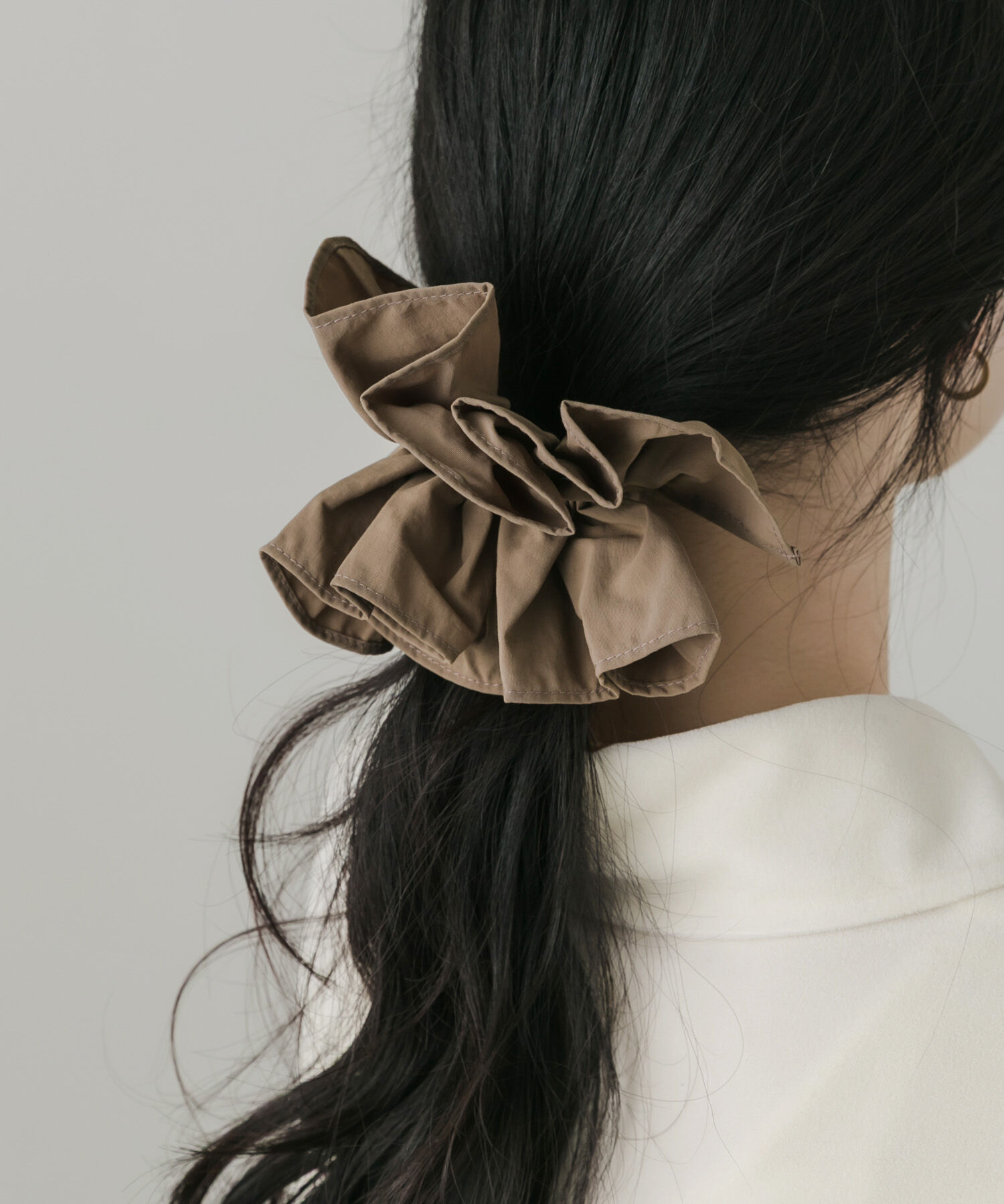 SMELLY「ベーシックフリルシュシュ」|ヘアゴム・シュシュ|モカ