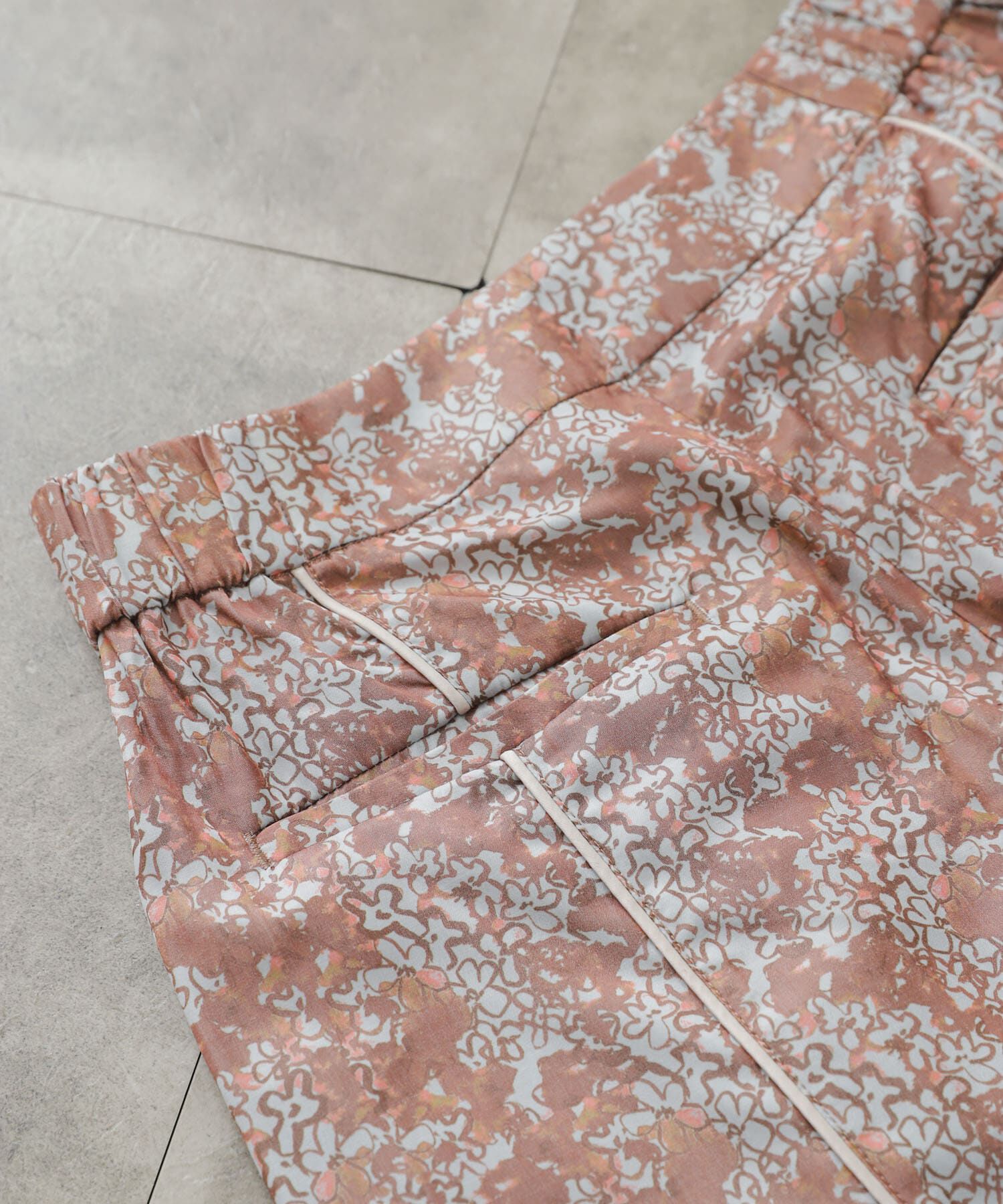 SENSE OF PLACE by URBAN RESEARCH「アートフラワーパイピングパンツ」|その他|