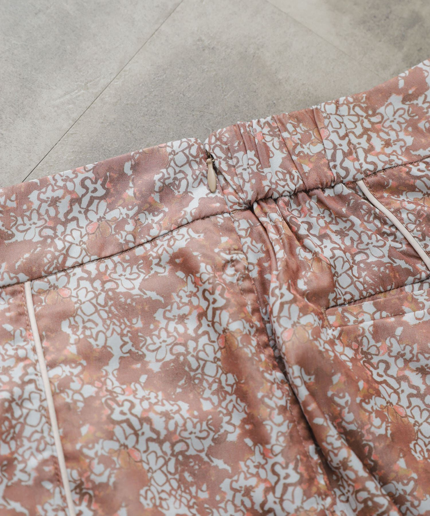 SENSE OF PLACE by URBAN RESEARCH「アートフラワーパイピングパンツ」|その他|