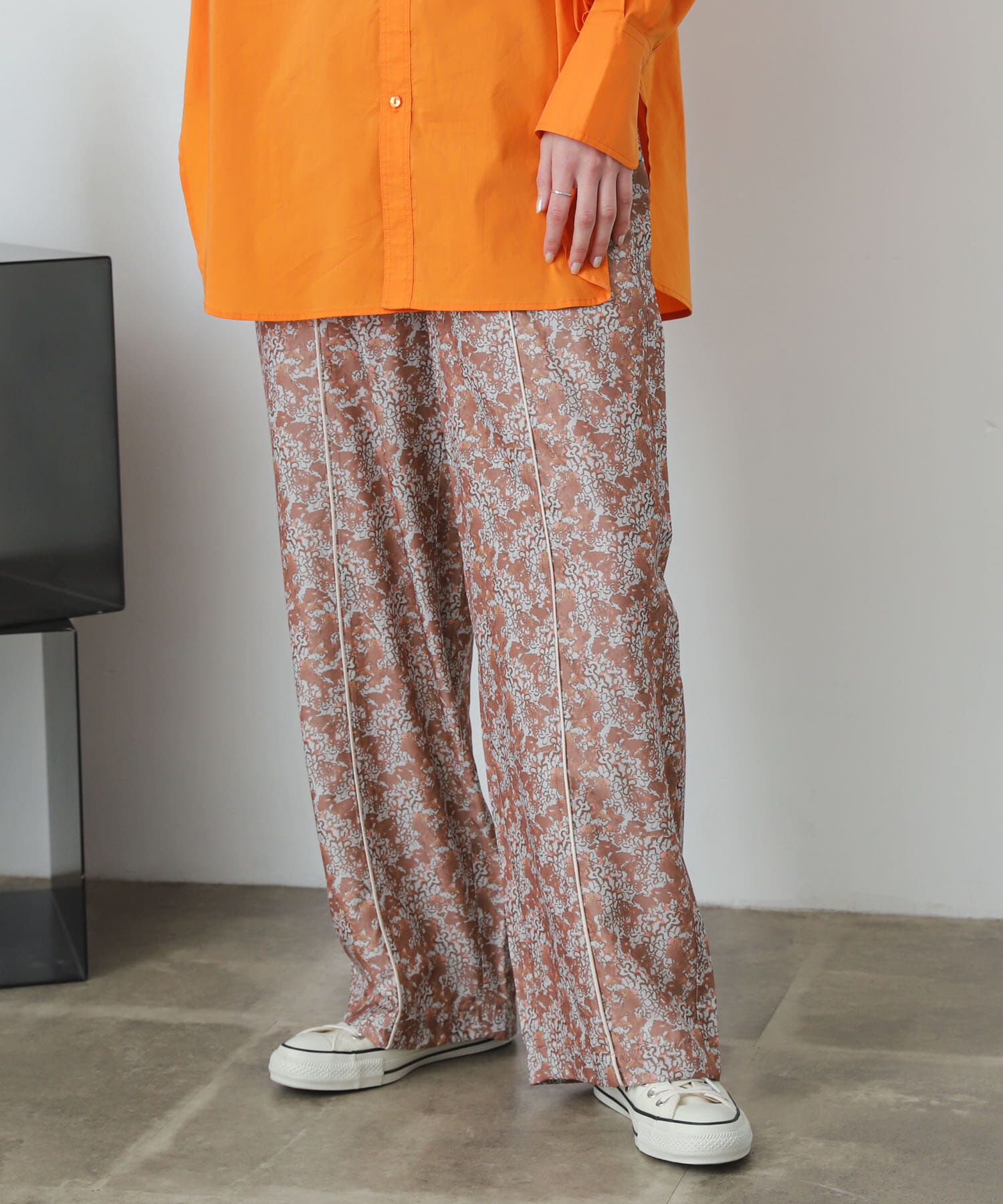 SENSE OF PLACE by URBAN RESEARCH「アートフラワーパイピングパンツ」|その他|