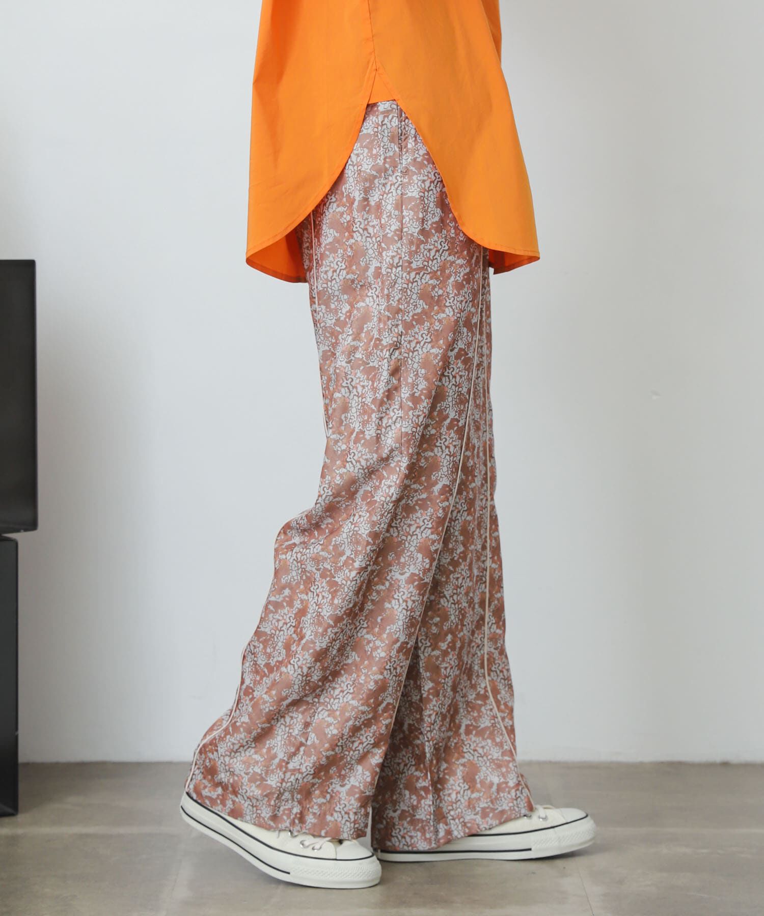 SENSE OF PLACE by URBAN RESEARCH「アートフラワーパイピングパンツ」|その他|