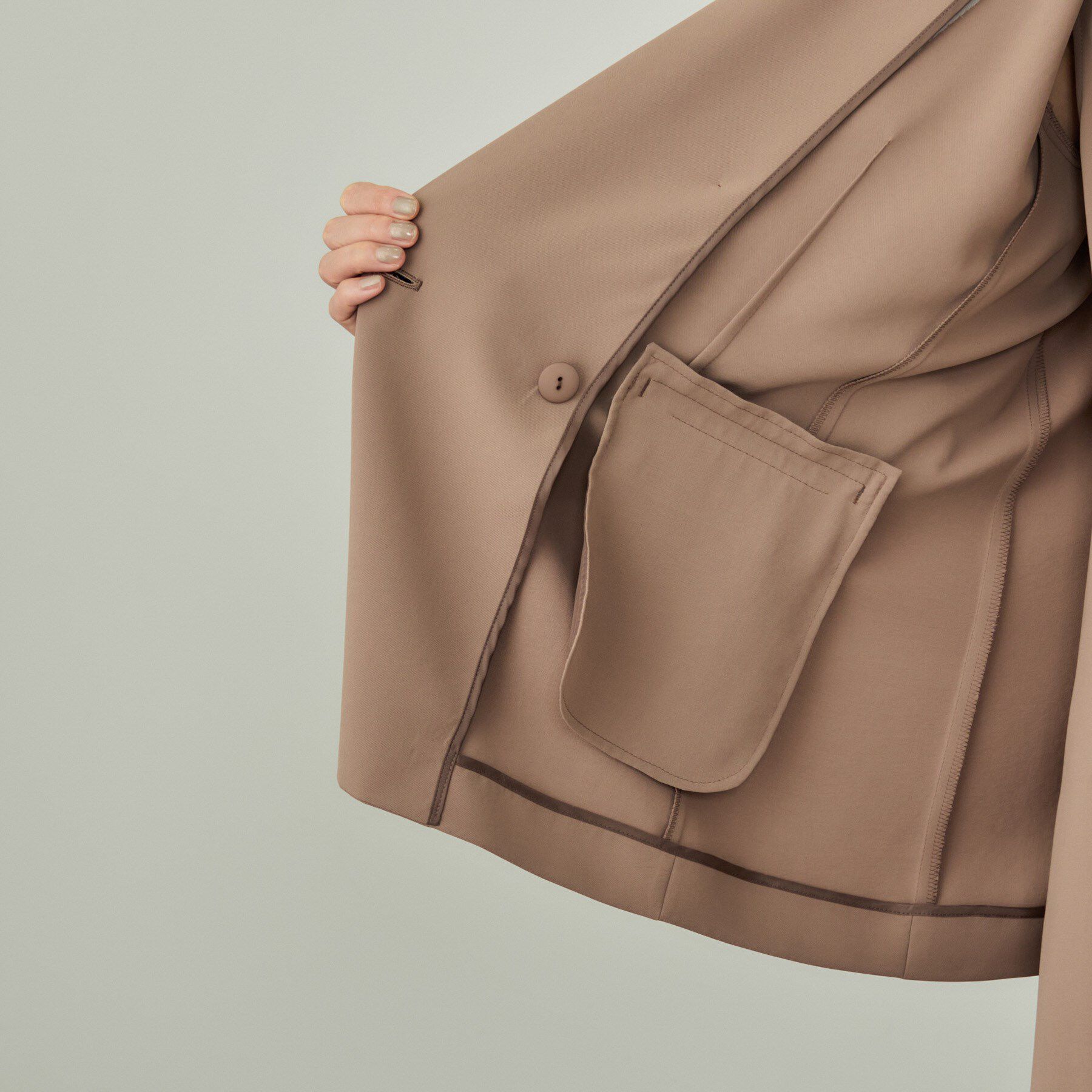 INDIVI「【軽く羽織れる！】ダブルジャケット」|テーラードジャケット|