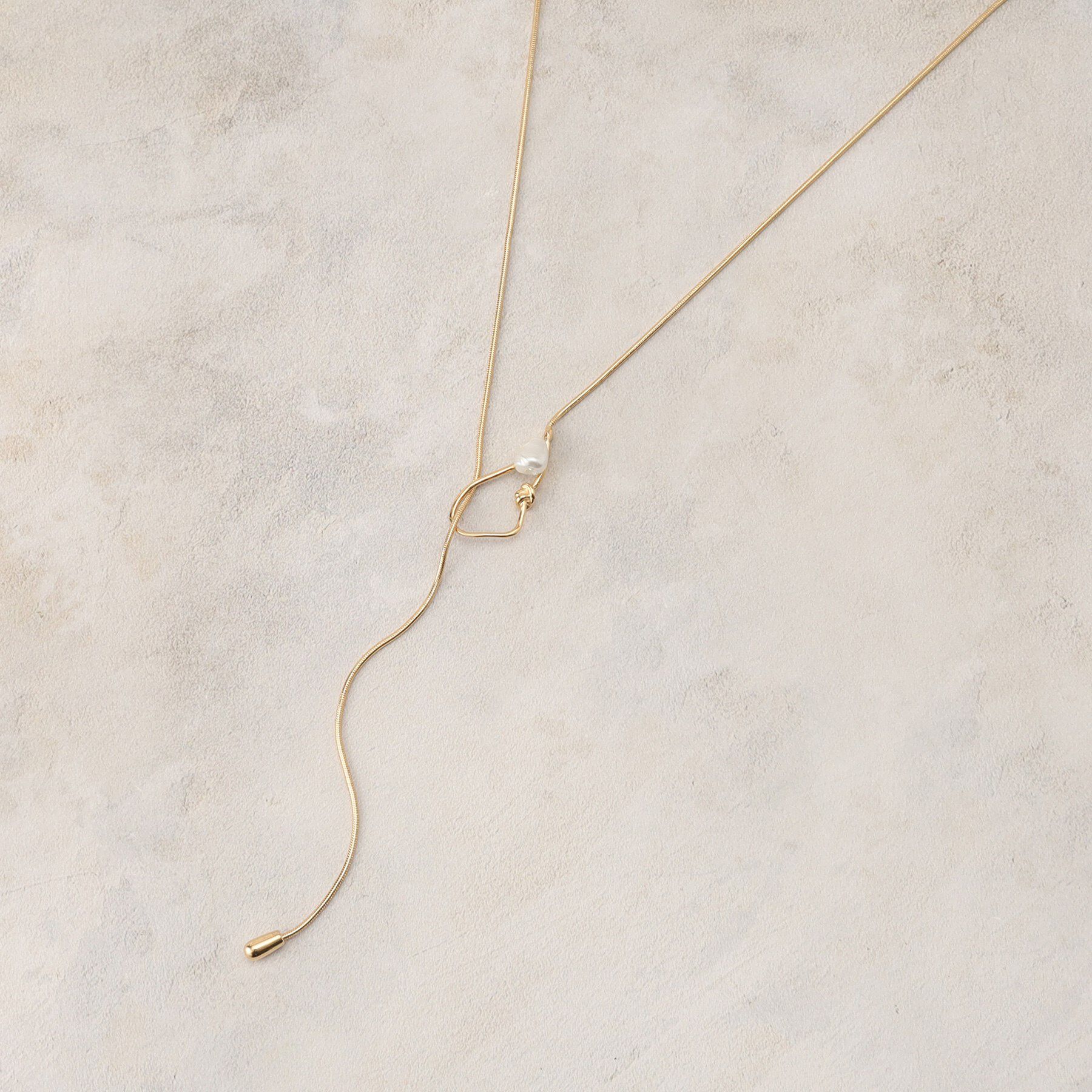 OPAQUE.CLIP「メタル&times;フェイクパール Y字ラリエットネックレス」|ネックレス|ゴールド(007)