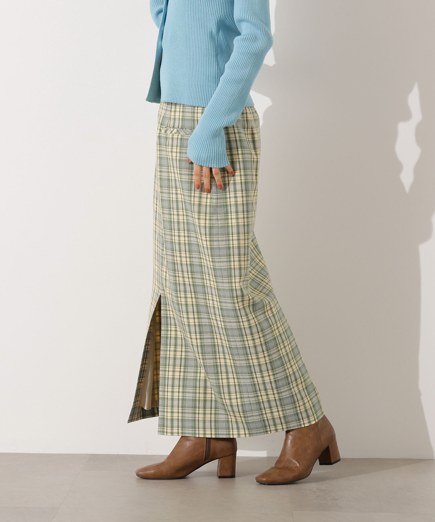  「ﾊｲｳｴｽﾄﾁｪｯｸﾅﾛｰｽｶｰﾄ《ﾌﾞﾗｳﾝ系:LUMINE･LUCUA･official s」|スカート|