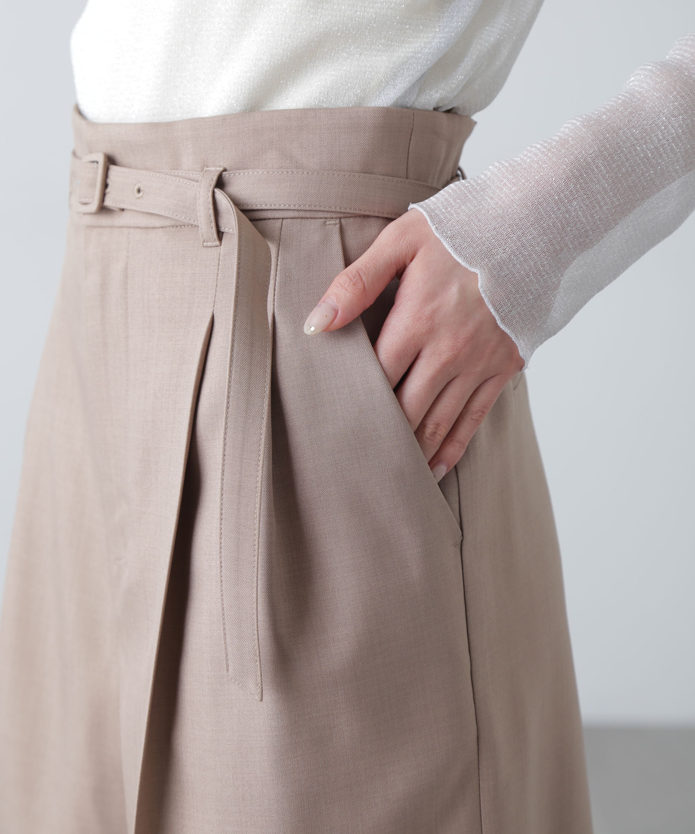  「梳毛調合繊ベルト付きタックショートパンツ」|その他|