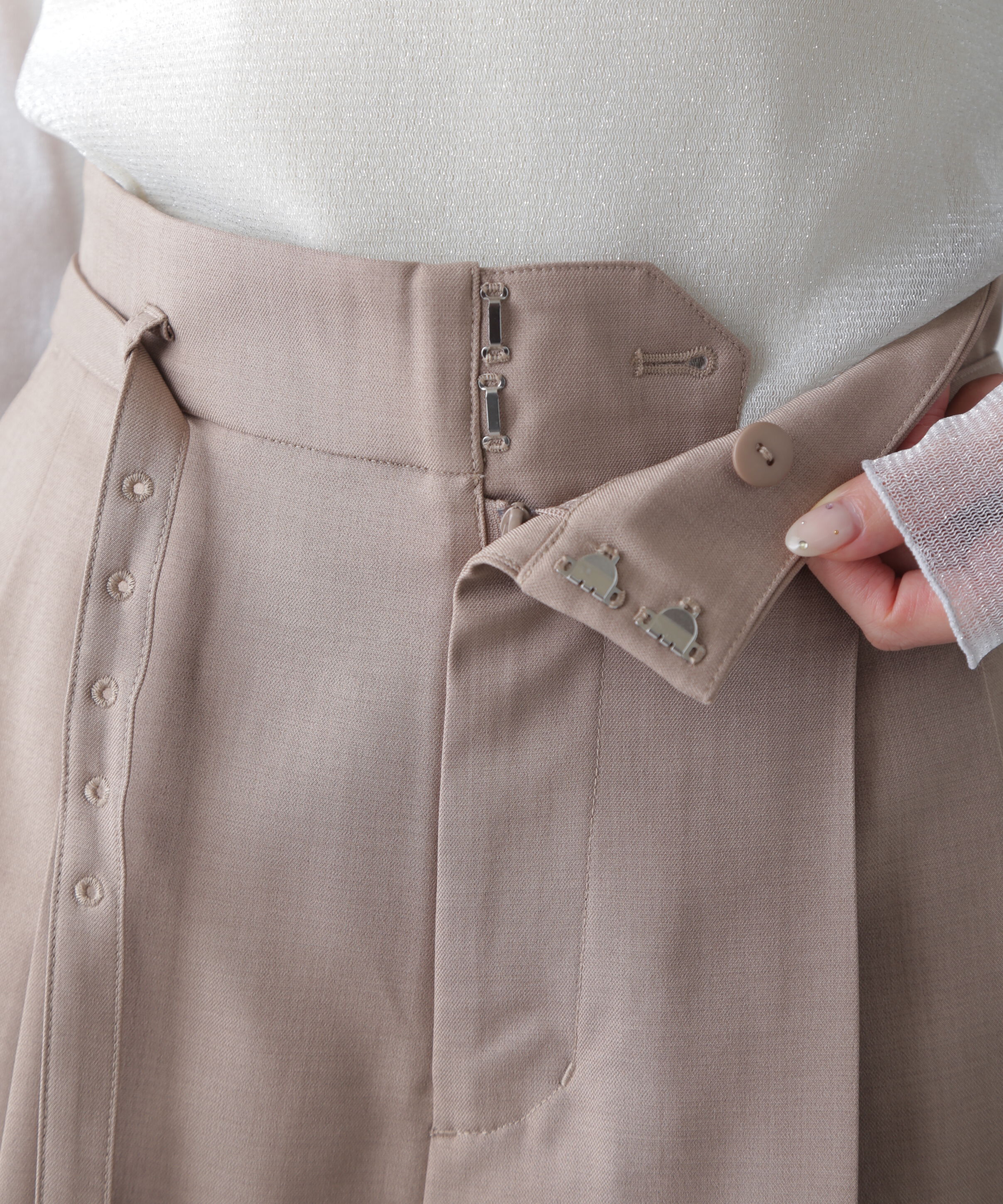  「梳毛調合繊ベルト付きタックショートパンツ」|その他|