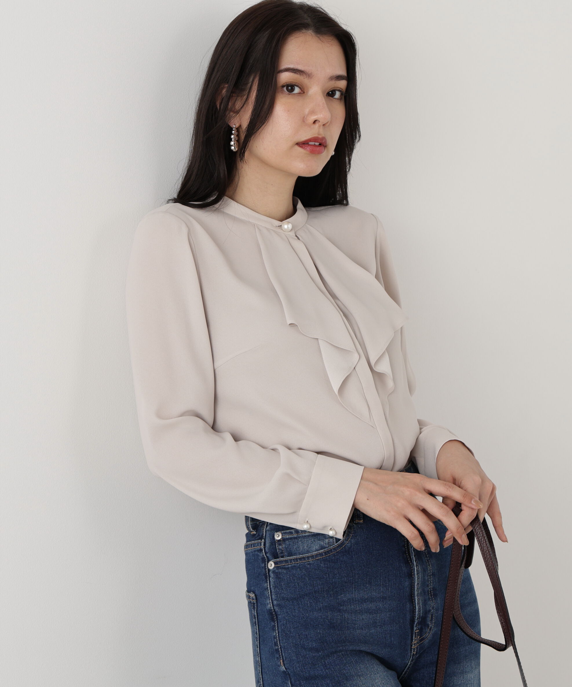  「◆フロントラッフルパール釦ブラウス」|シャツ・ブラウス|ベージュ