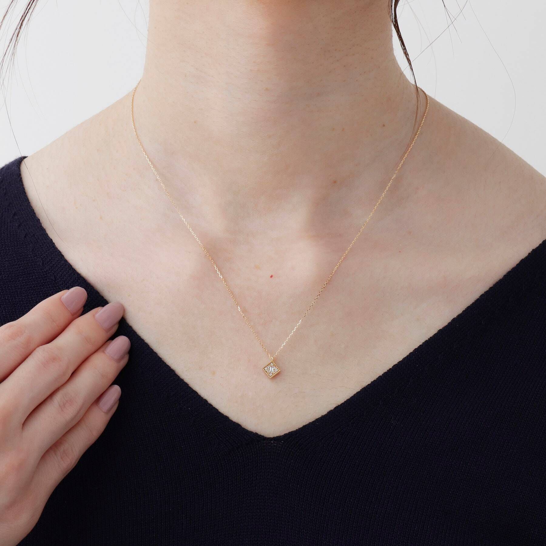 COCOSHNIK「K10ダイヤモンド バゲットカット1石パヴェ スクエアネックレス」|ネックレス|