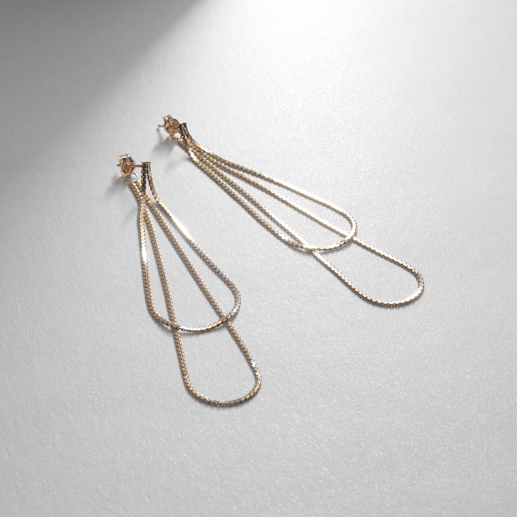 COCOSHNIK「K10ベネチアンフラットチェーンドレープ前後 スタッドピアス大」|ピアス|