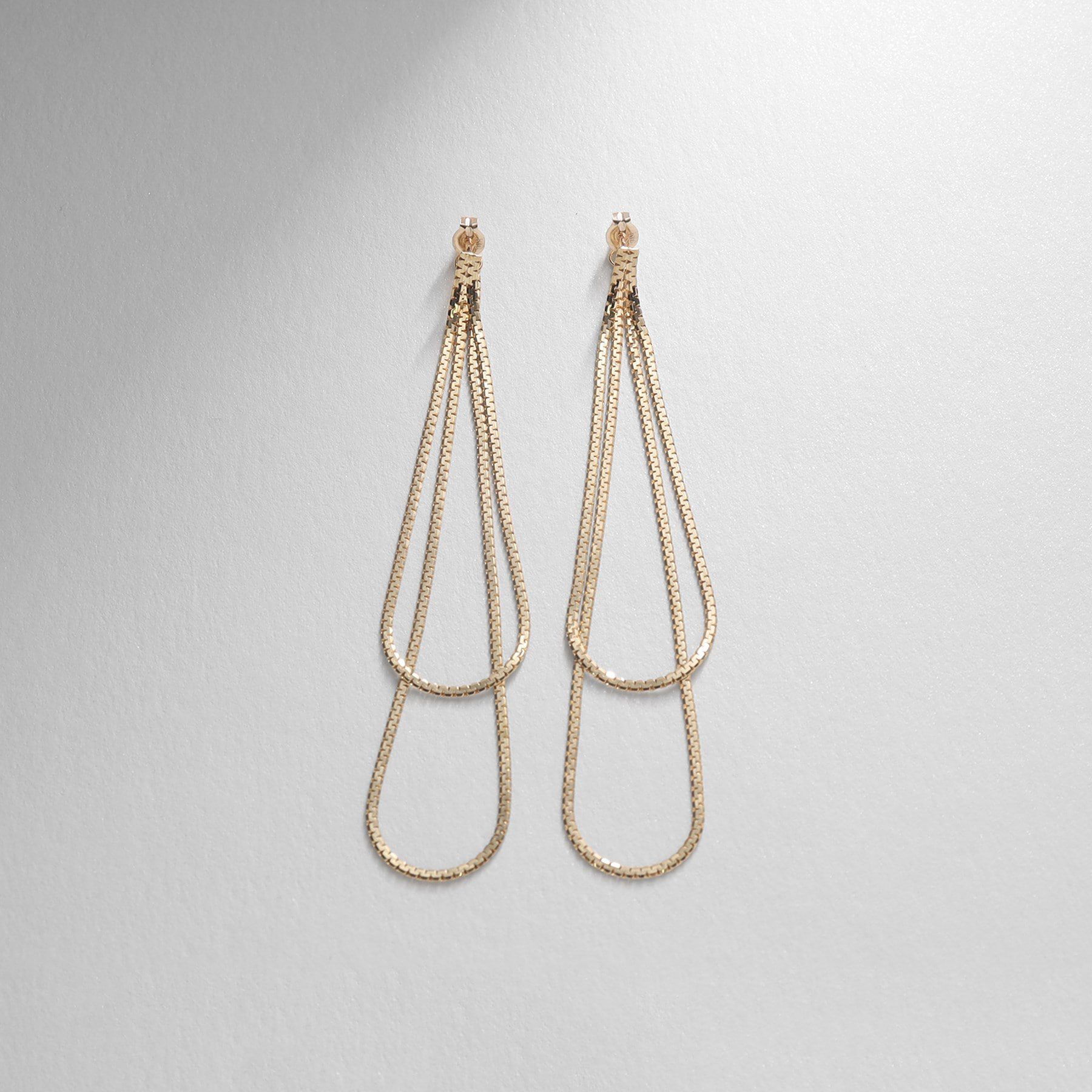 COCOSHNIK「K10ベネチアンフラットチェーンドレープ前後 スタッドピアス大」|ピアス|