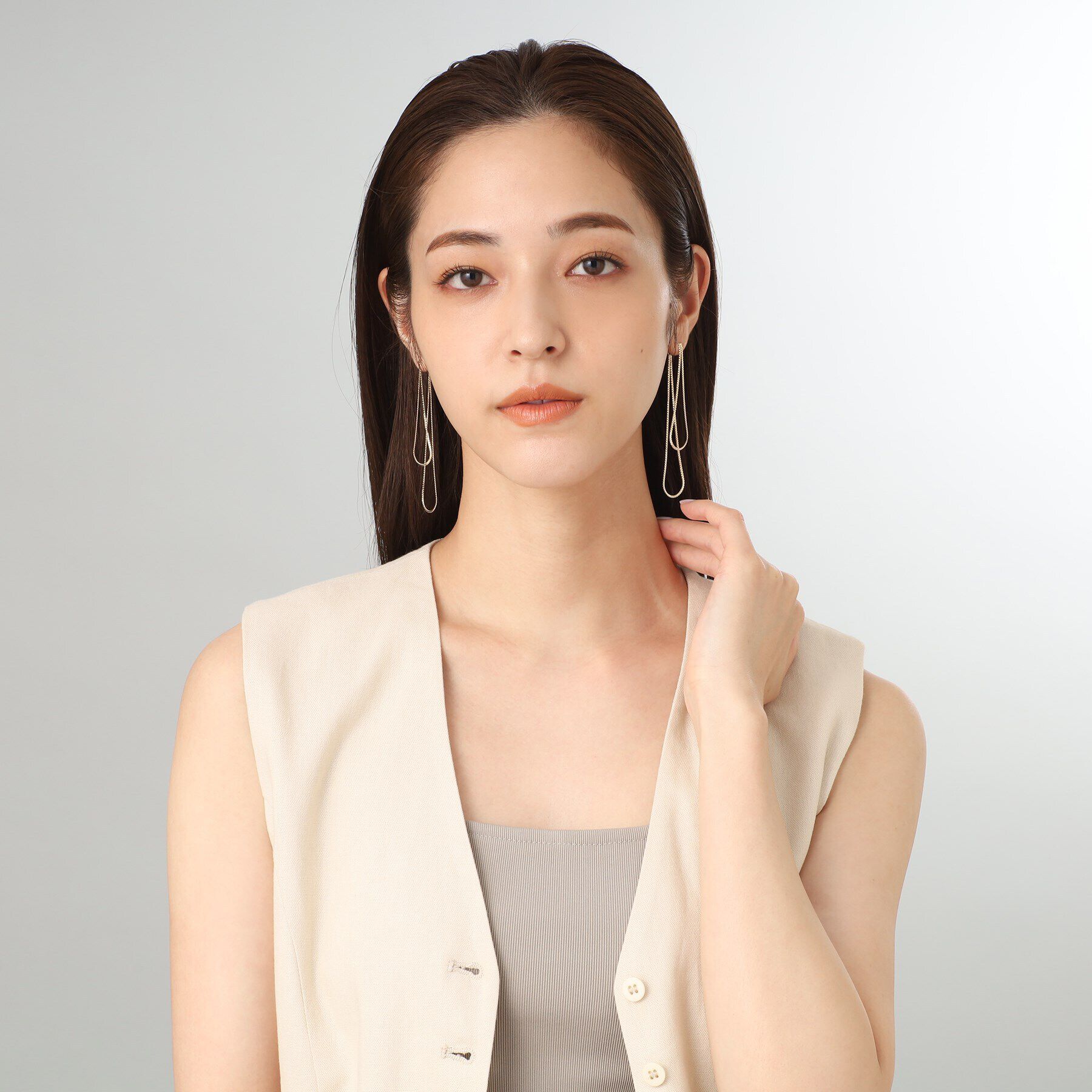 COCOSHNIK「K10ベネチアンフラットチェーンドレープ前後 スタッドピアス大」|ピアス|