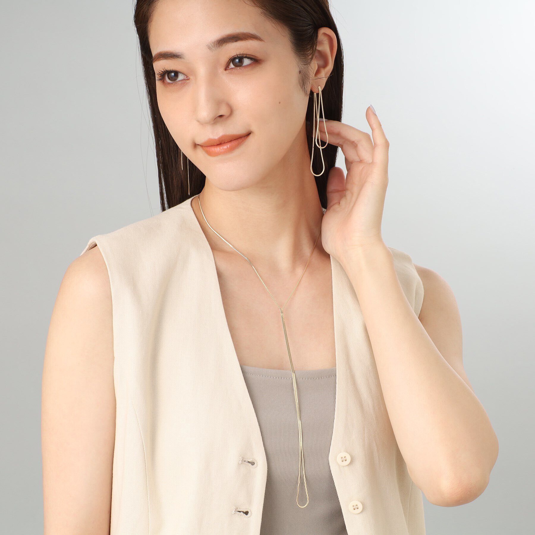 COCOSHNIK「K10ベネチアンフラットチェーンドレープ前後 スタッドピアス大」|ピアス|