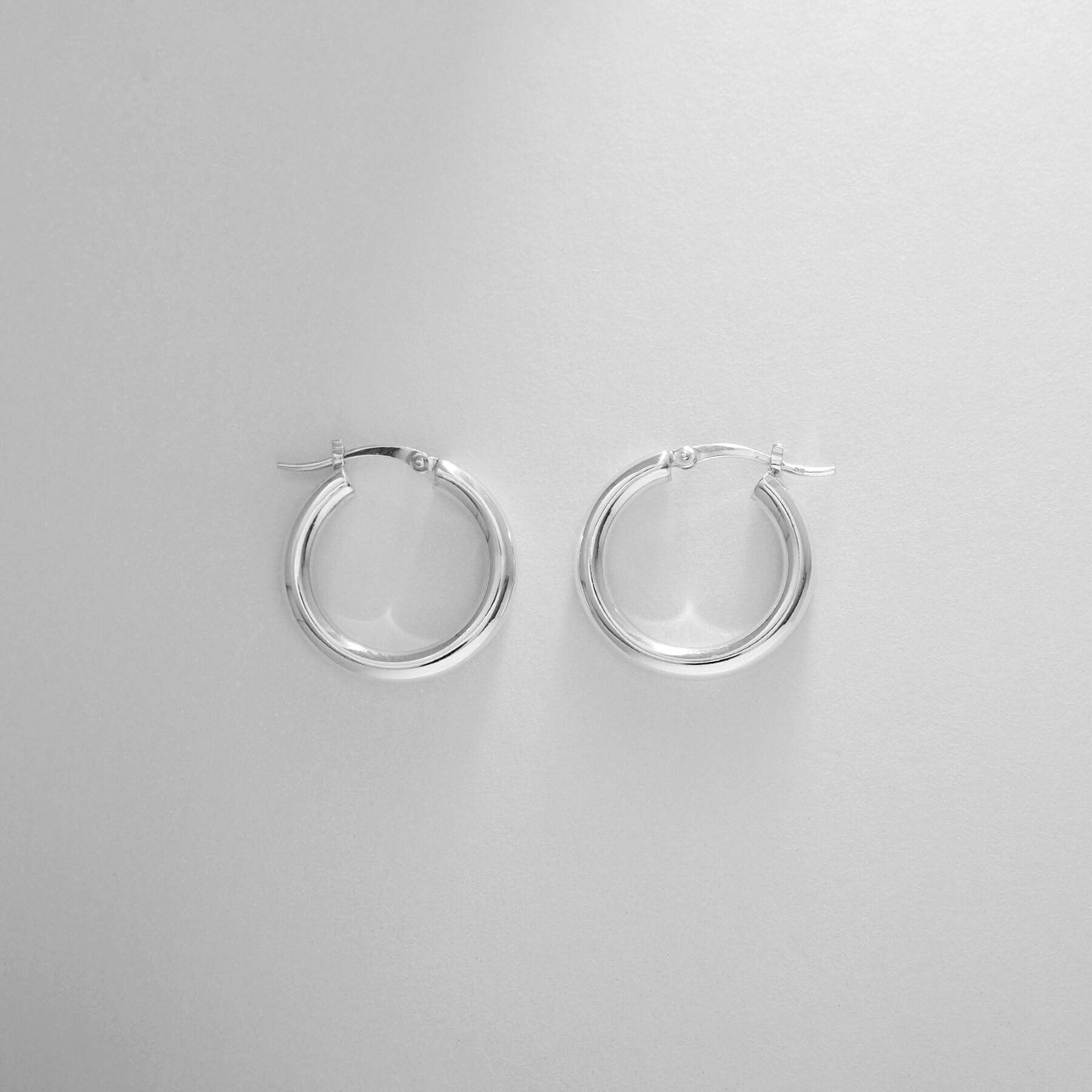 COCOSHNIK ONKITSCH「シルバー ホロウ フープピアスＳ」|ピアス|