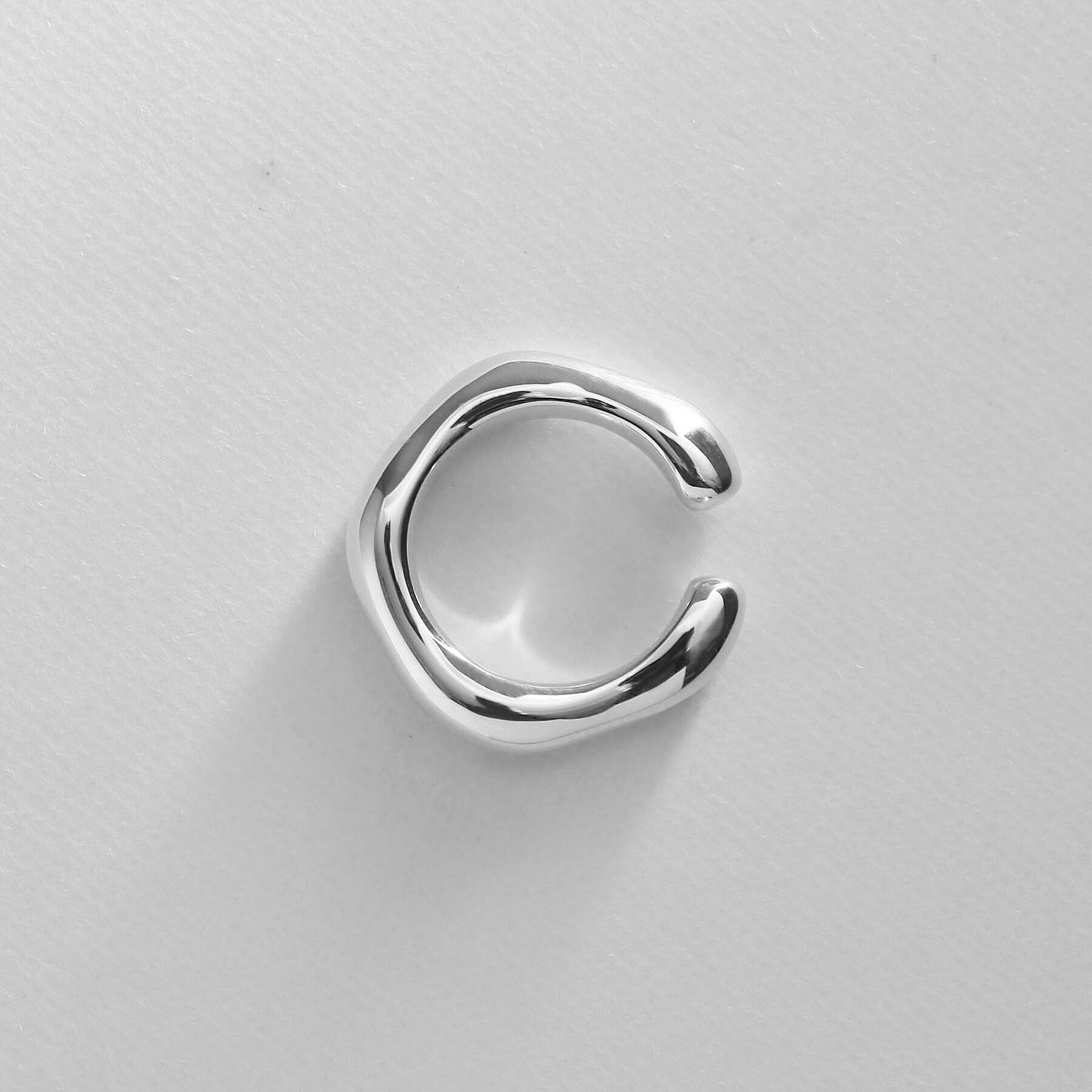 COCOSHNIK ONKITSCH「シルバー ニュアンスイヤーカフ」|イヤリング|