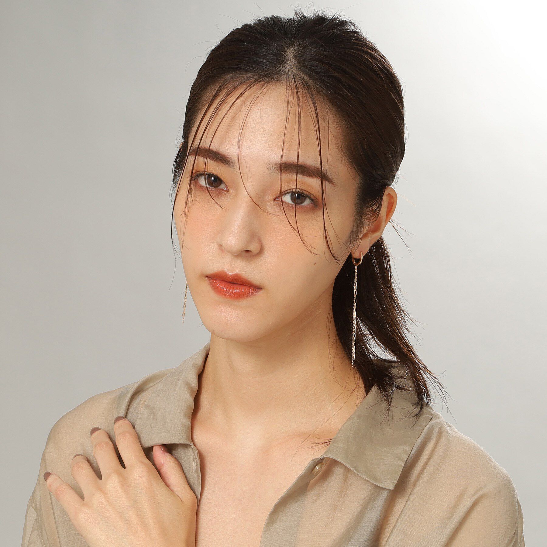 COCOSHNIK「K10フリンジチェーン中折れ フープピアス」|ピアス|