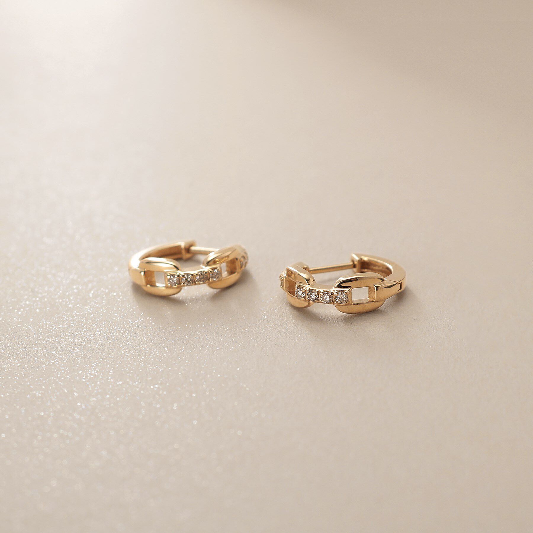 COCOSHNIK「K10ダイヤモンド ケーブルチェーンモチーフ 中折れピアス」|ピアス|