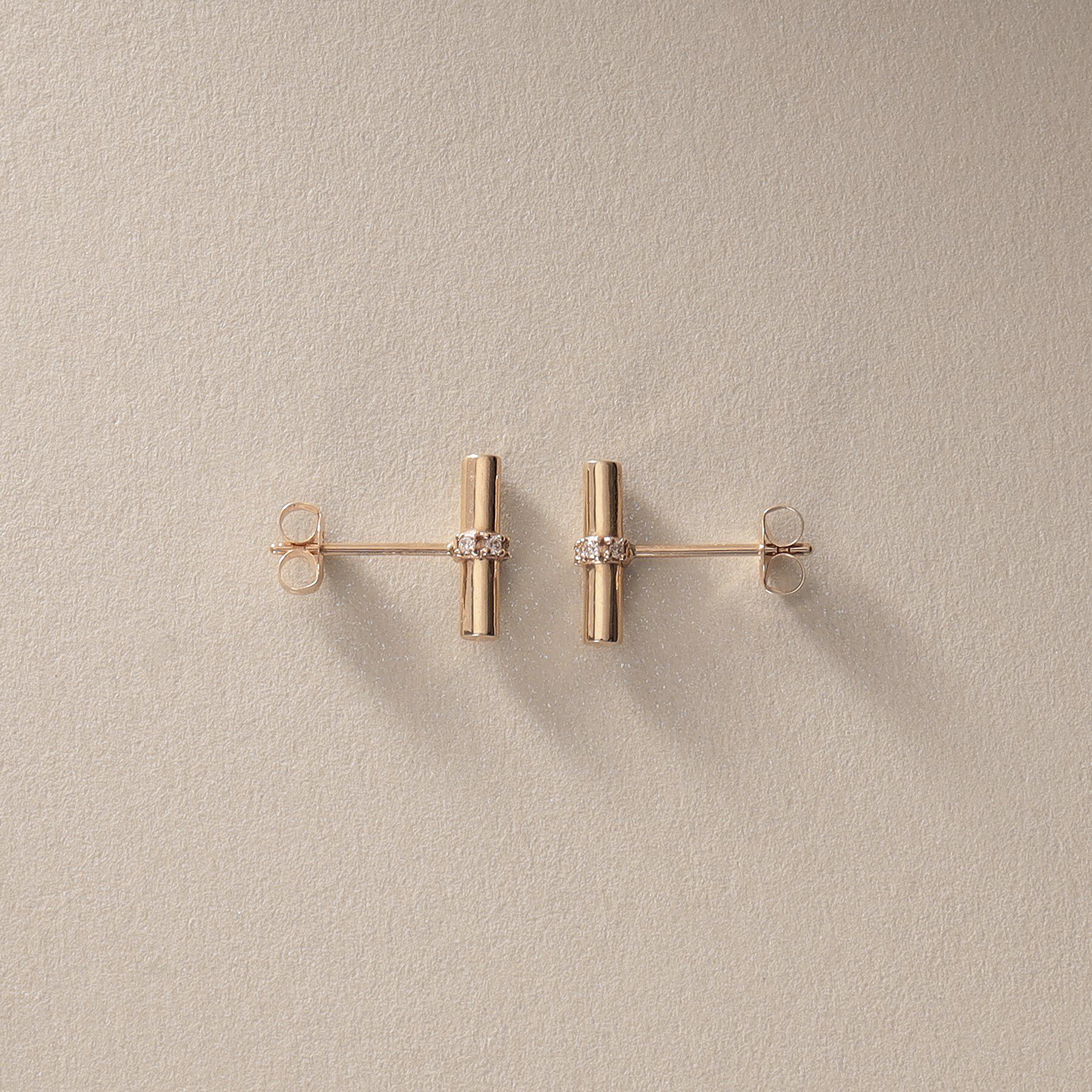 COCOSHNIK「K10ダイヤモンド マンテルモチーフ スタッドピアス」|ピアス|