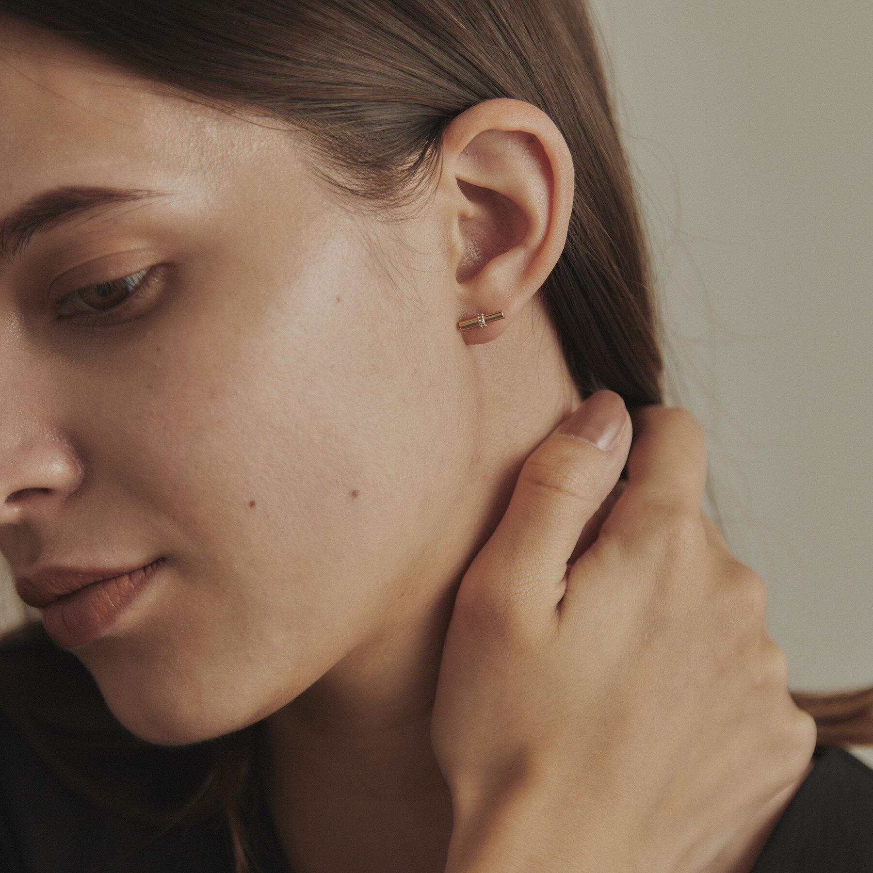 COCOSHNIK「K10ダイヤモンド マンテルモチーフ スタッドピアス」|ピアス|