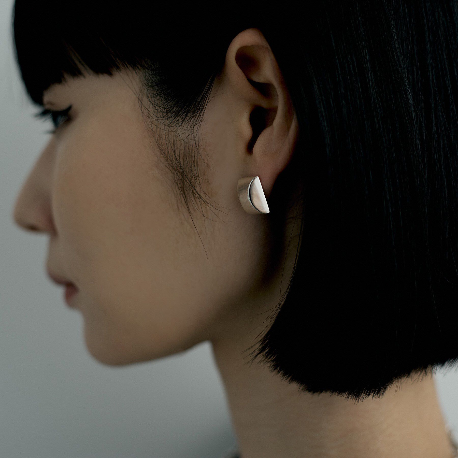 COCOSHNIK ONKITSCH「シルバー ホロウスタッドピアス スロープカット」|ピアス|