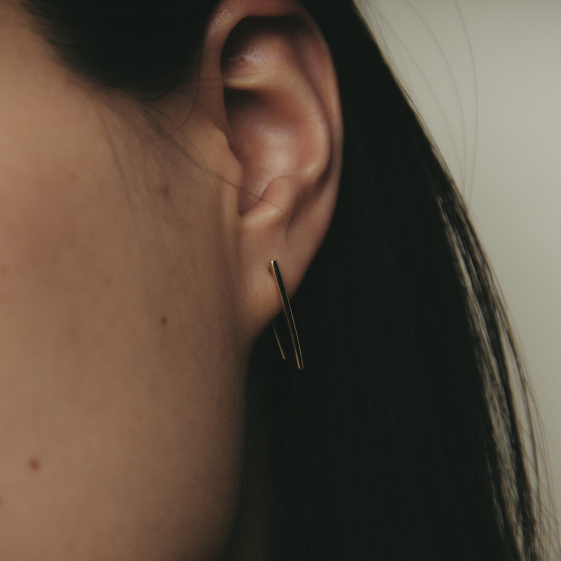 COCOSHNIK「K10カーブライン フックピアス」|ピアス|