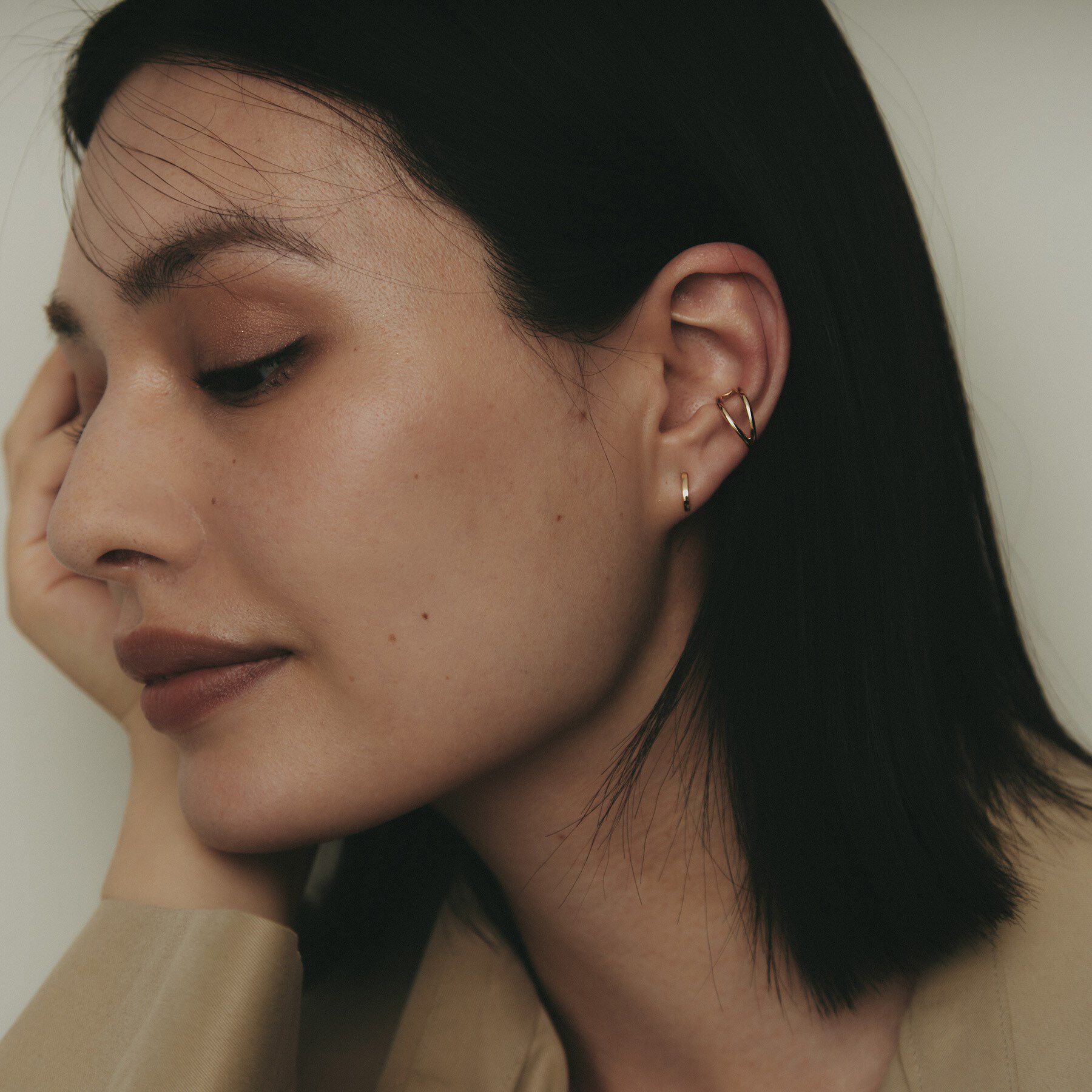 COCOSHNIK「K10カーブライン スタッドピアス」|ピアス|