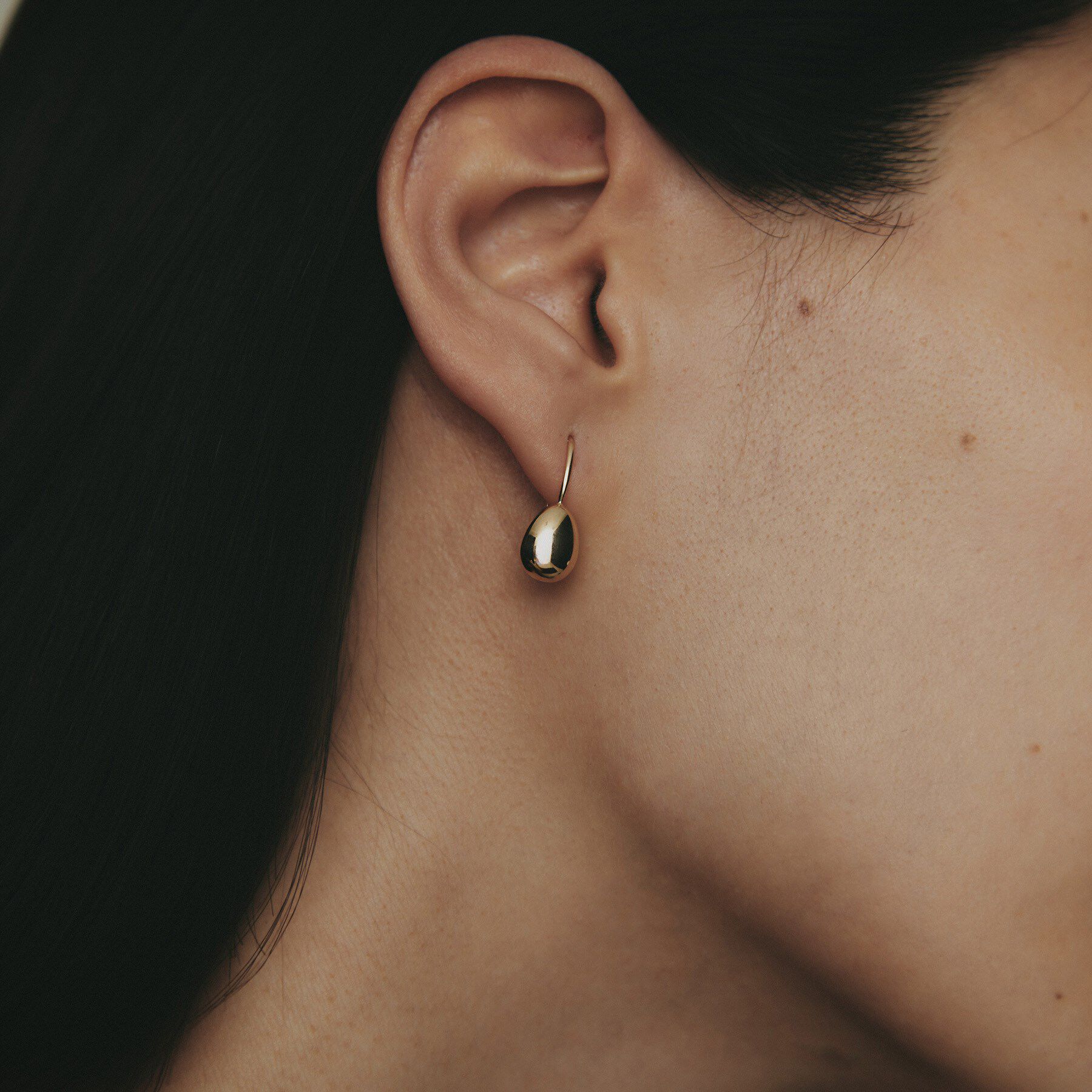 COCOSHNIK「K10中空エッグシェイプ フックピアス」|ピアス|